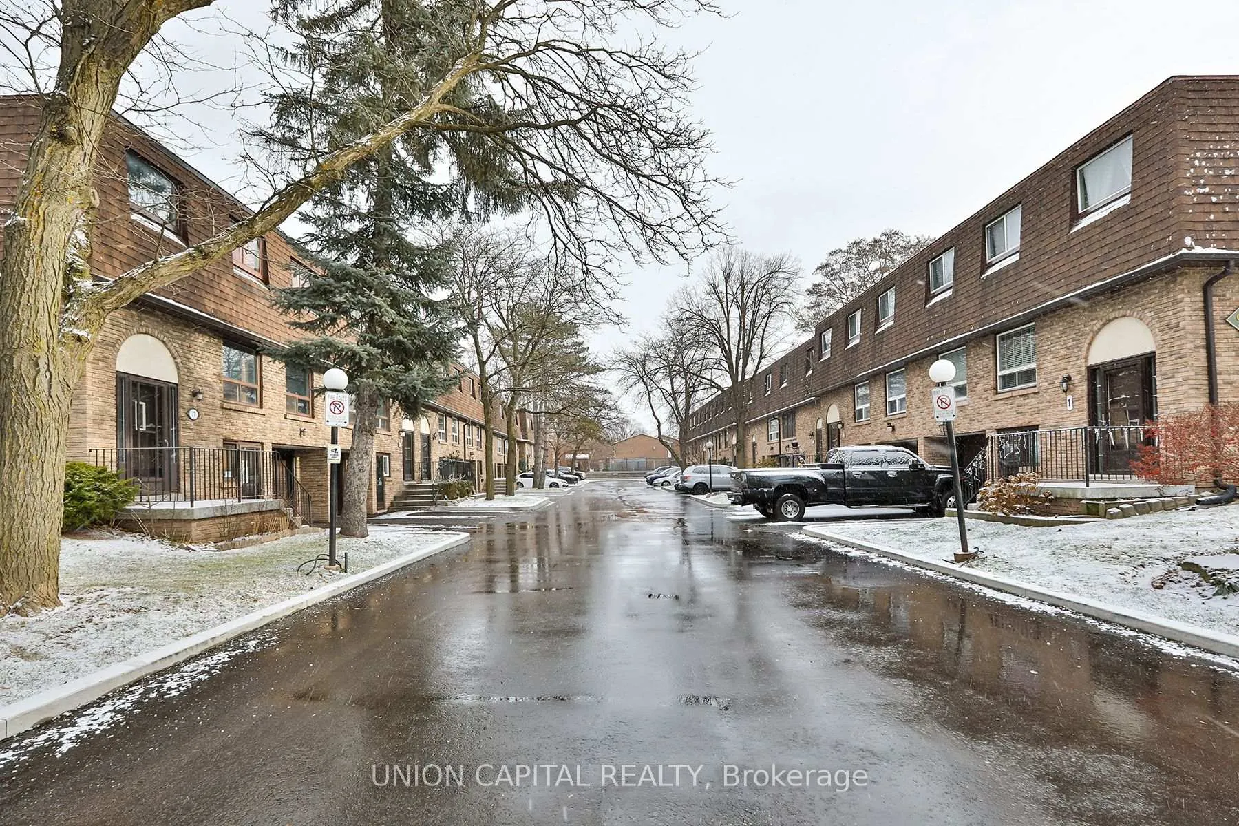 Photo 2 of Unit 14, 97 Henderson Avenue, Markham, Grandview — HOMEH