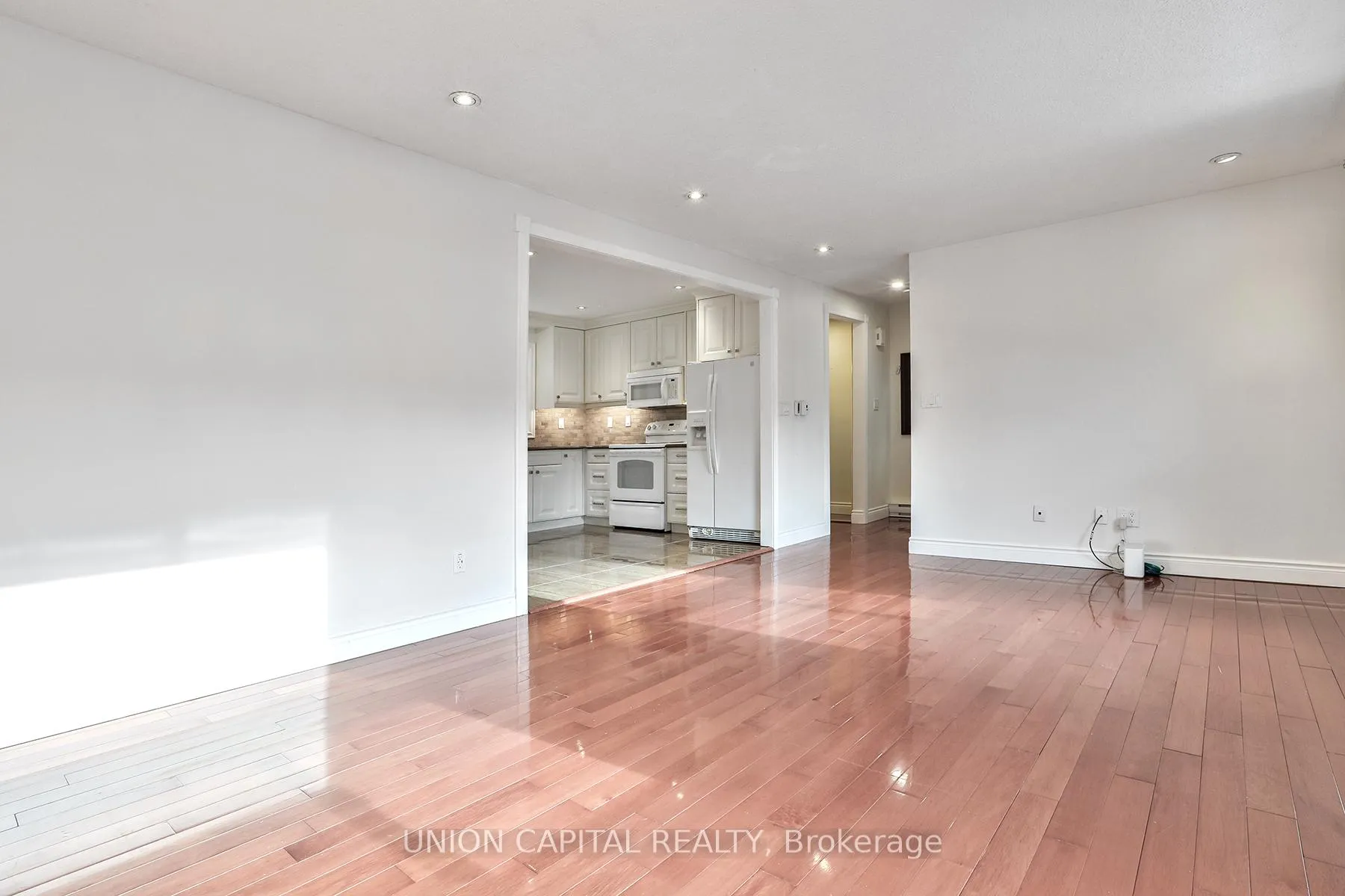 Photo 5 of Unit 14, 97 Henderson Avenue, Markham, Grandview — HOMEH