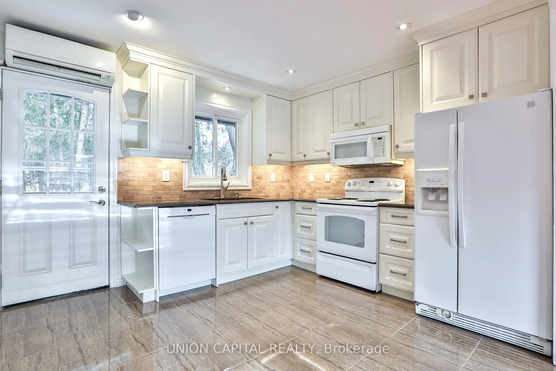 Photo 8 of Unit 14, 97 Henderson Avenue, Markham, Grandview — HOMEH