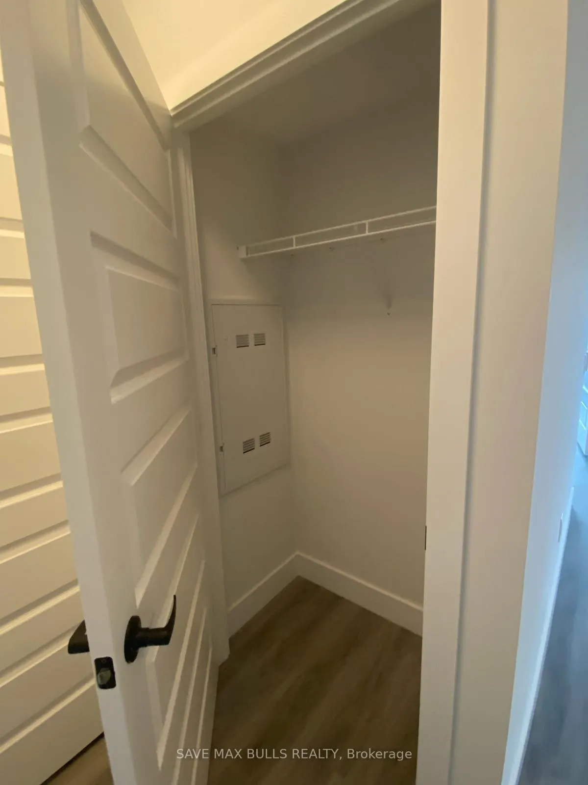 Photo 6 of Unit 403, 1000 Lackner Boulevard, Kitchener — HOMEH