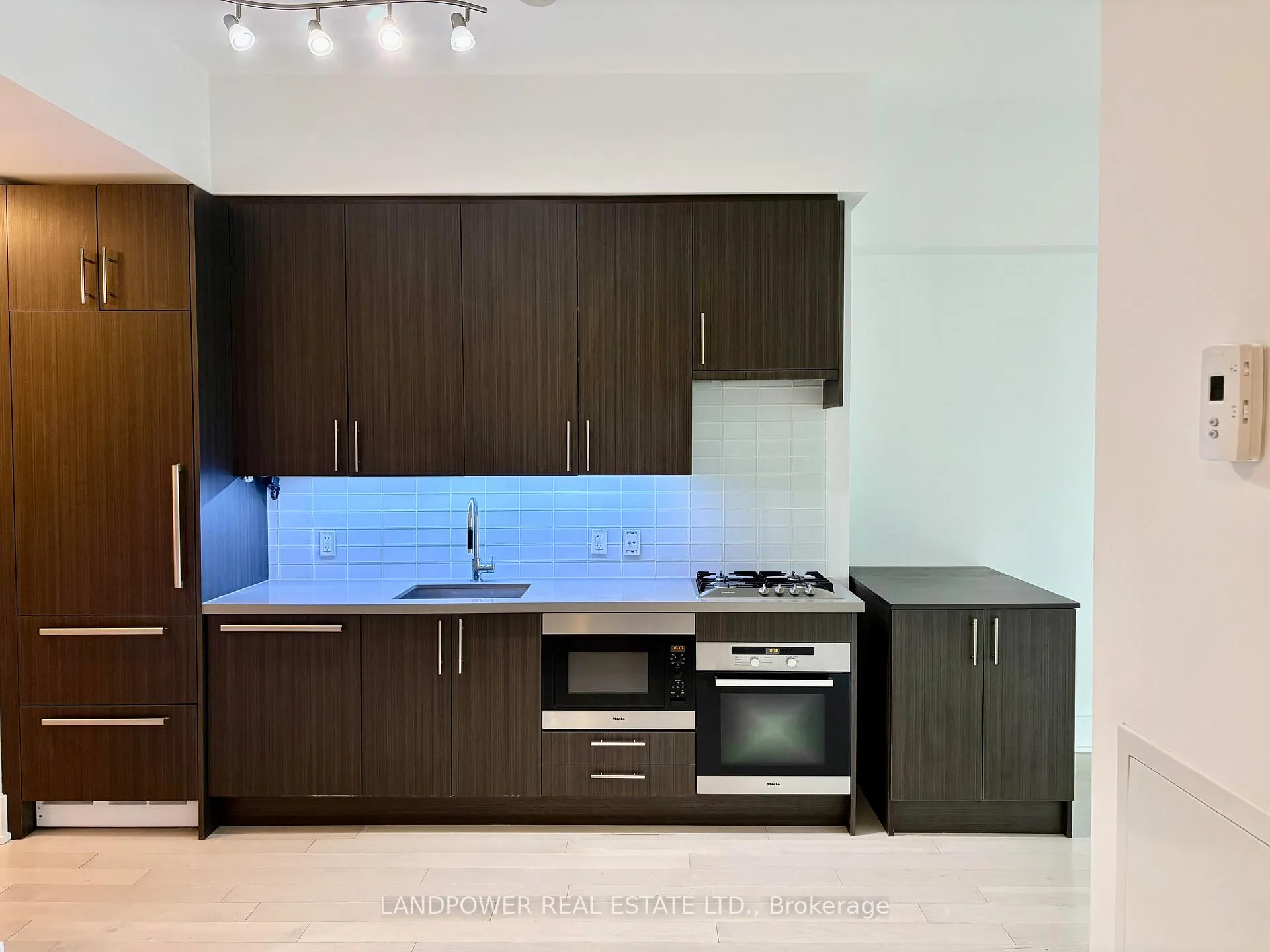 Photo 3 of Unit 1001, 39 Queens Quay E, Toronto, Waterfront Communities — HOMEH