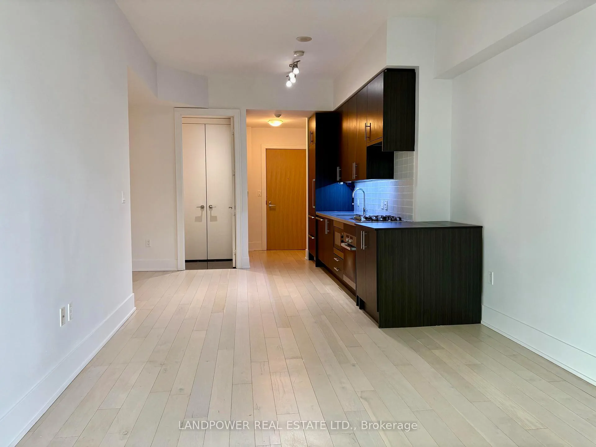 Photo 4 of Unit 1001, 39 Queens Quay E, Toronto, Waterfront Communities — HOMEH