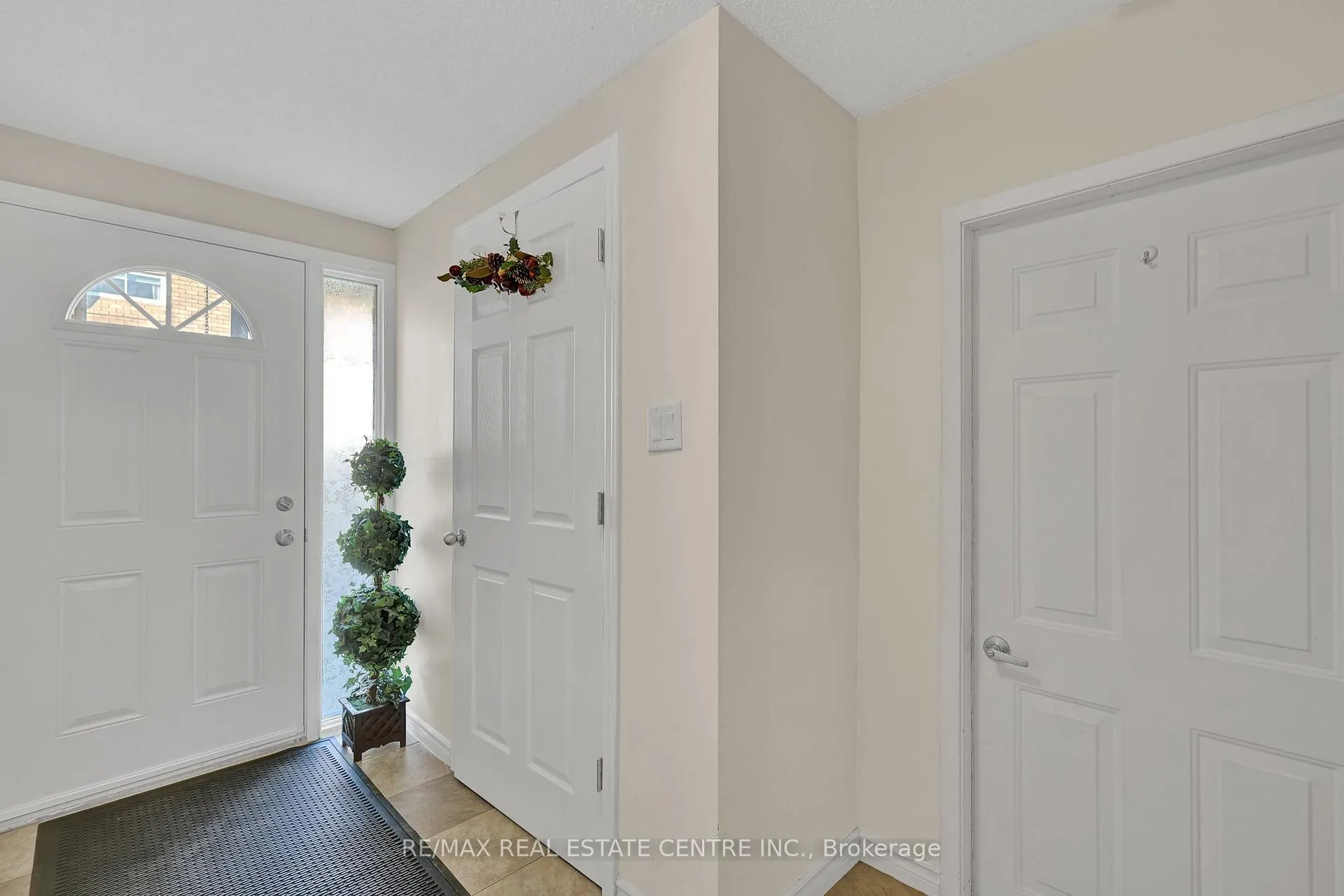 Photo 4 of Unit 82, 222 Pearson Street, Oshawa, O'Neill — HOMEH