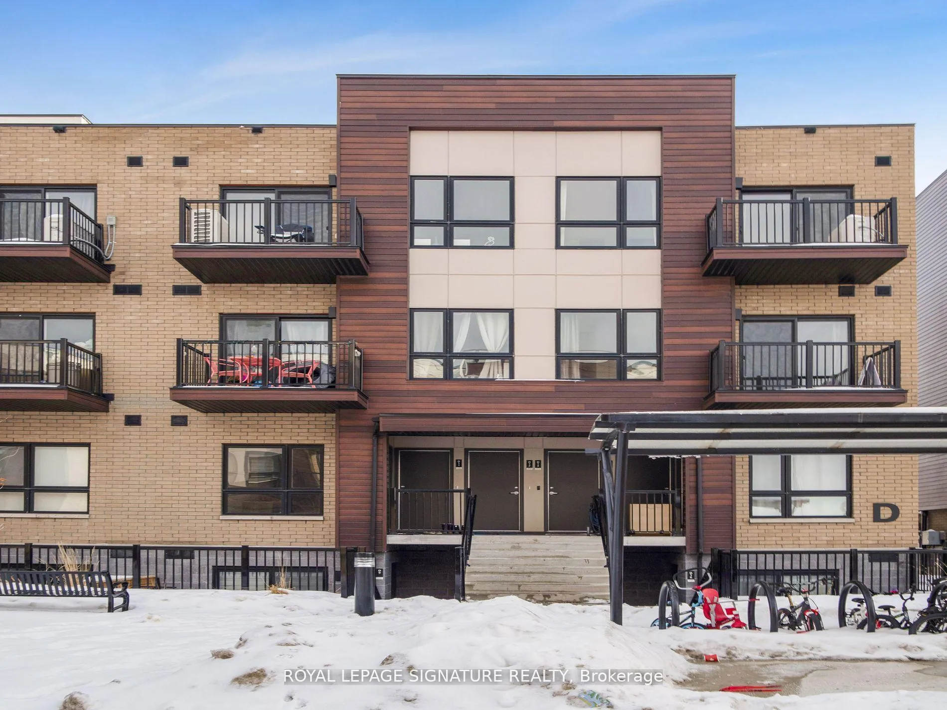 Front of Unit D10, 10 Palace Street N