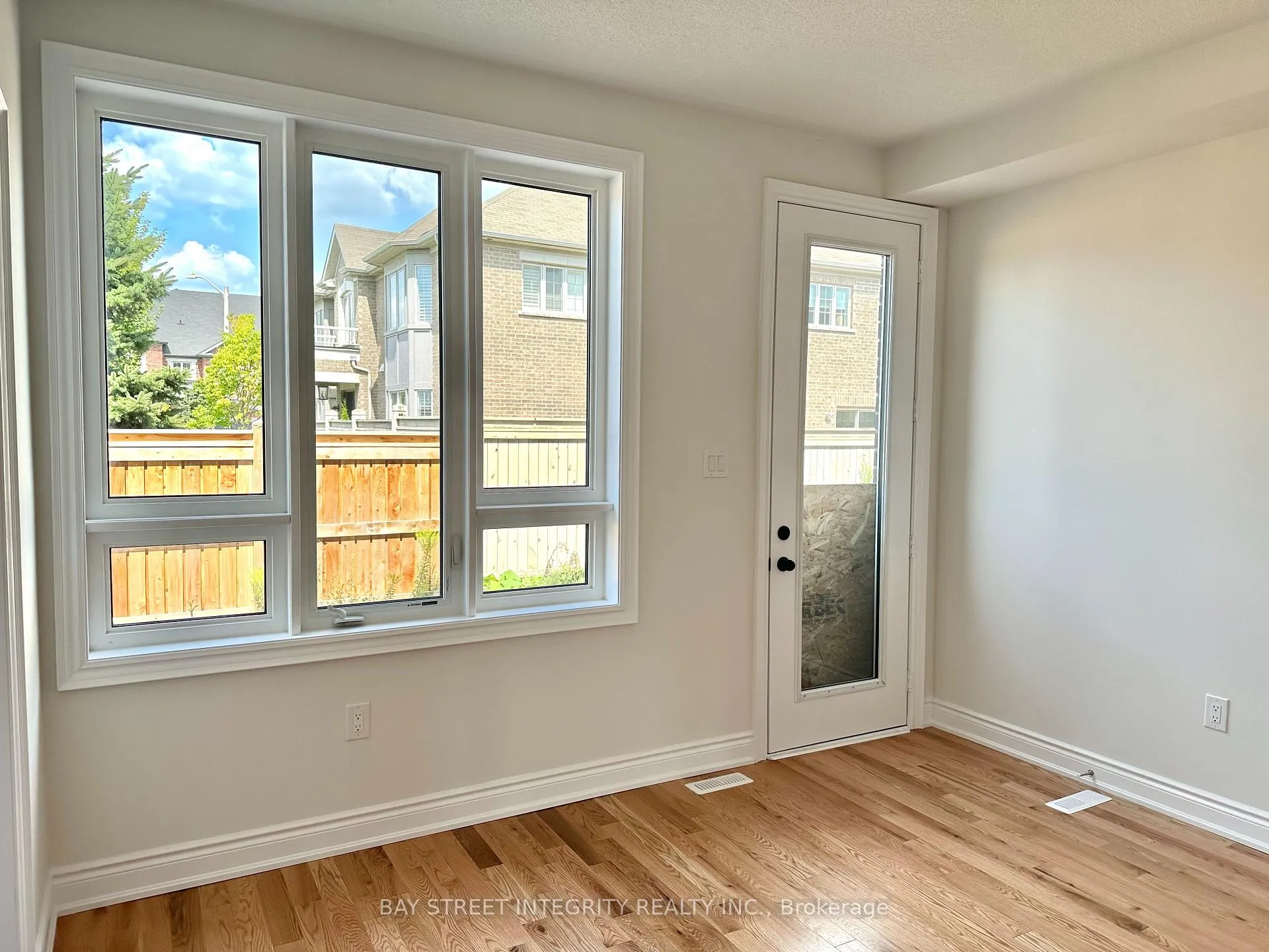 Photo 3 of 259 Tennant Circle, Vaughan, Vellore Village — HOMEH