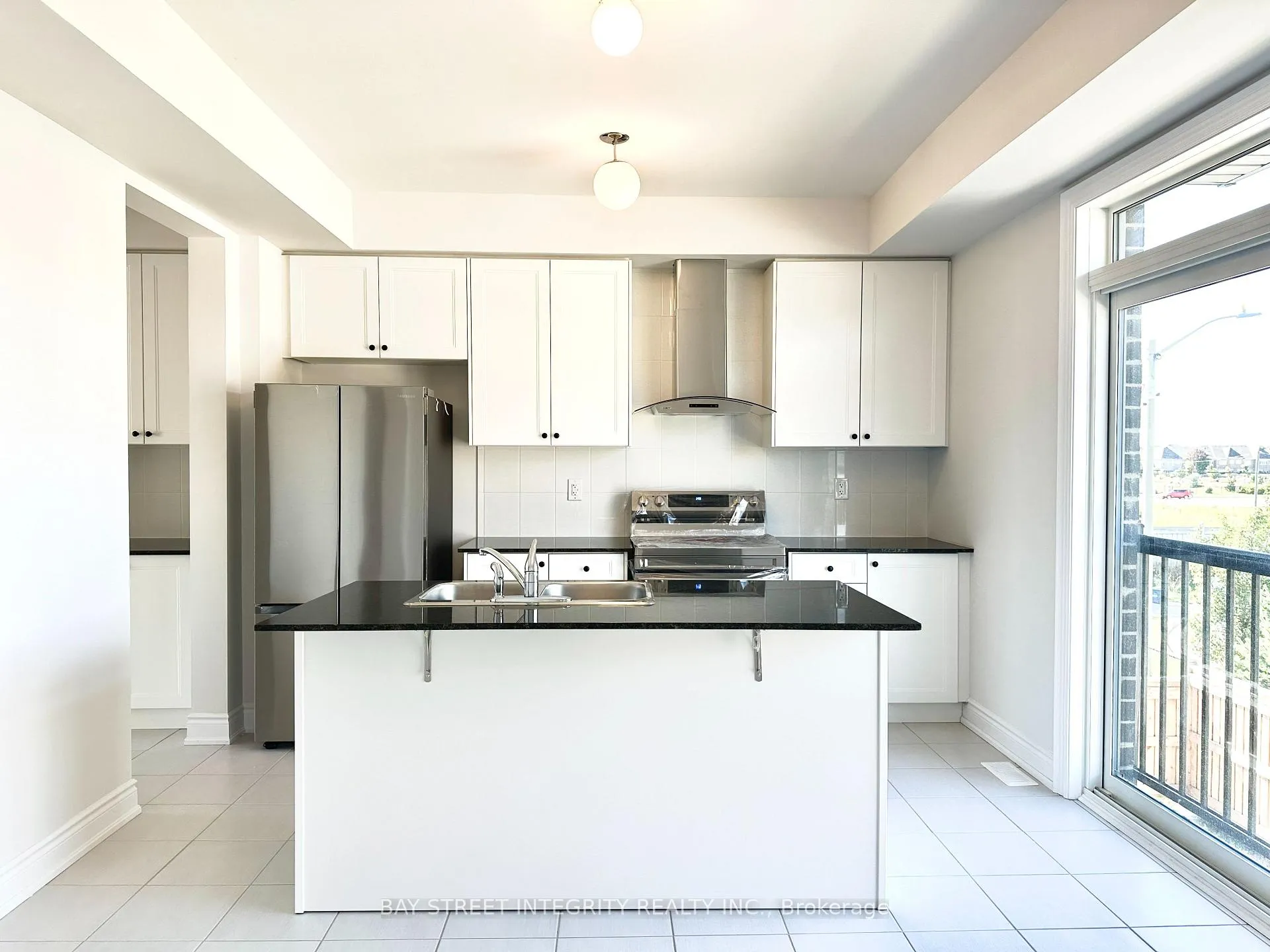 Photo 5 of 259 Tennant Circle, Vaughan, Vellore Village — HOMEH