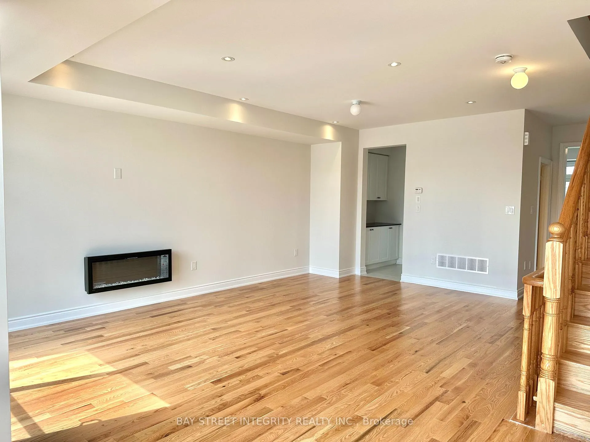 Photo 7 of 259 Tennant Circle, Vaughan, Vellore Village — HOMEH