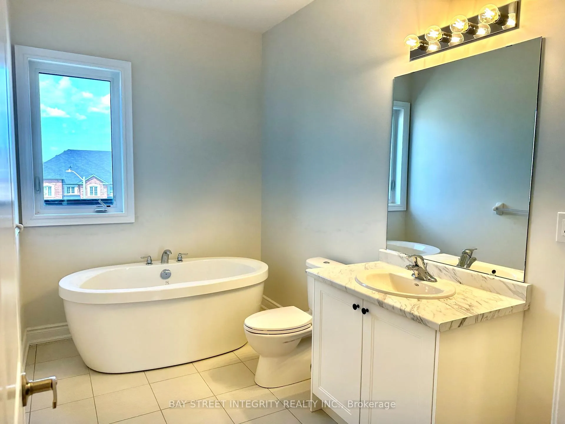 Photo 11 of 259 Tennant Circle, Vaughan, Vellore Village — HOMEH