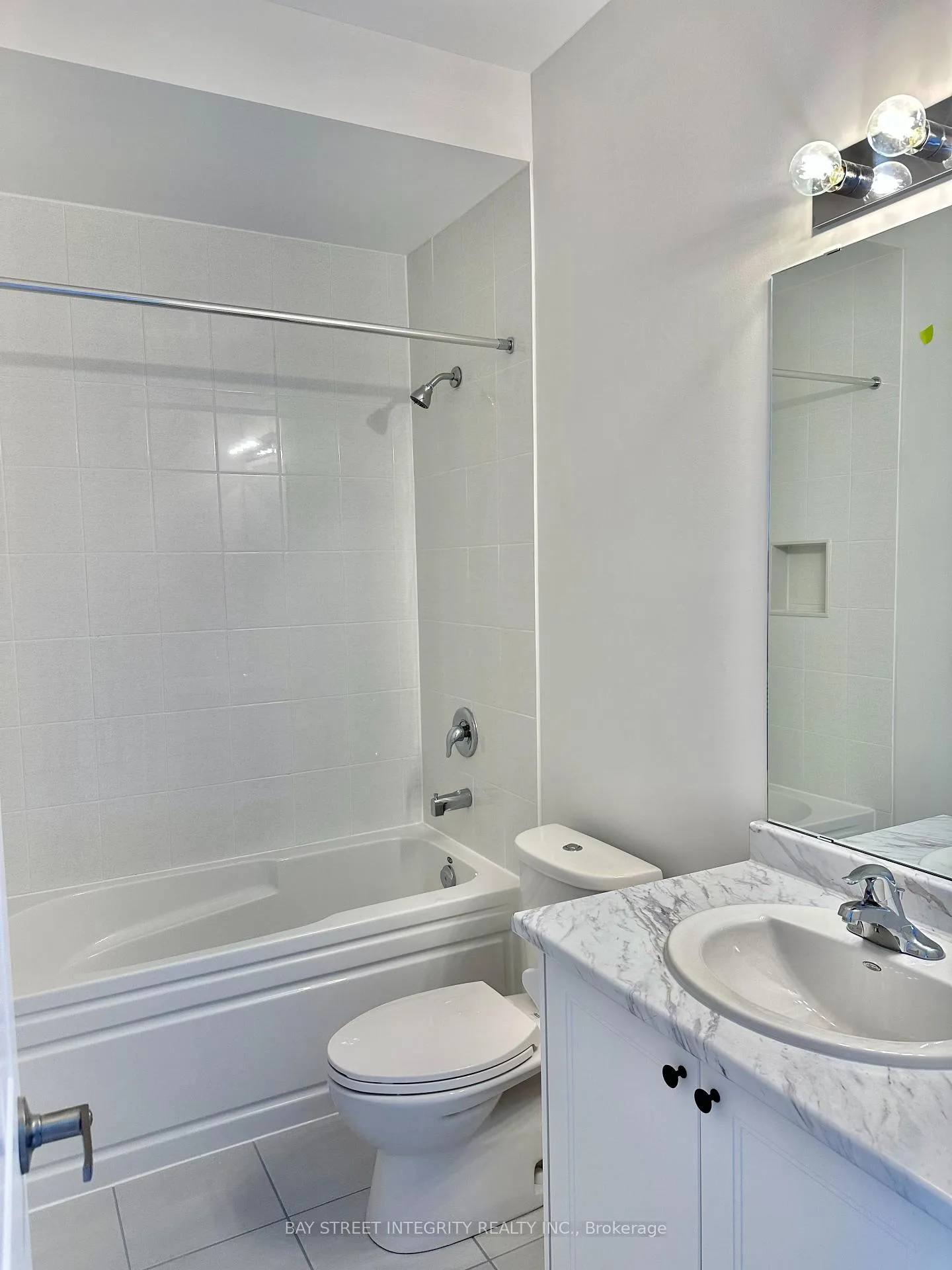 Photo 13 of 259 Tennant Circle, Vaughan, Vellore Village — HOMEH