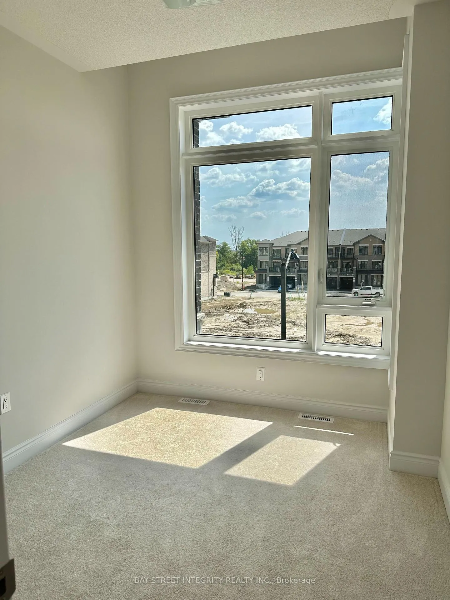 Photo 14 of 259 Tennant Circle, Vaughan, Vellore Village — HOMEH