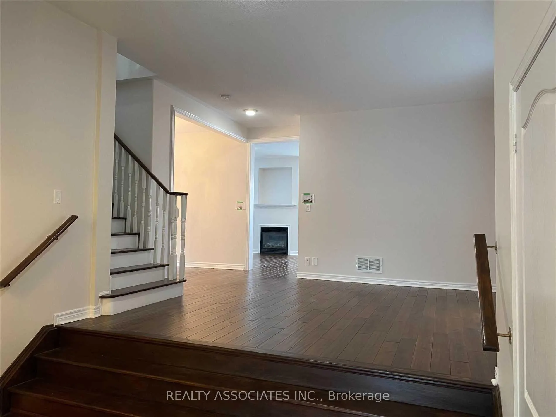 Photo 2 of 120 Spring Farm Road, Aurora, Bayview Wellington — HOMEH