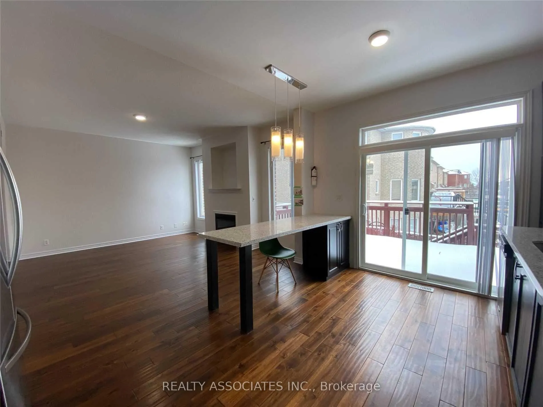 Photo 4 of 120 Spring Farm Road, Aurora, Bayview Wellington — HOMEH