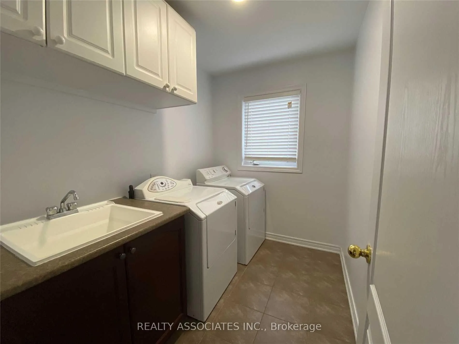 Photo 6 of 120 Spring Farm Road, Aurora, Bayview Wellington — HOMEH