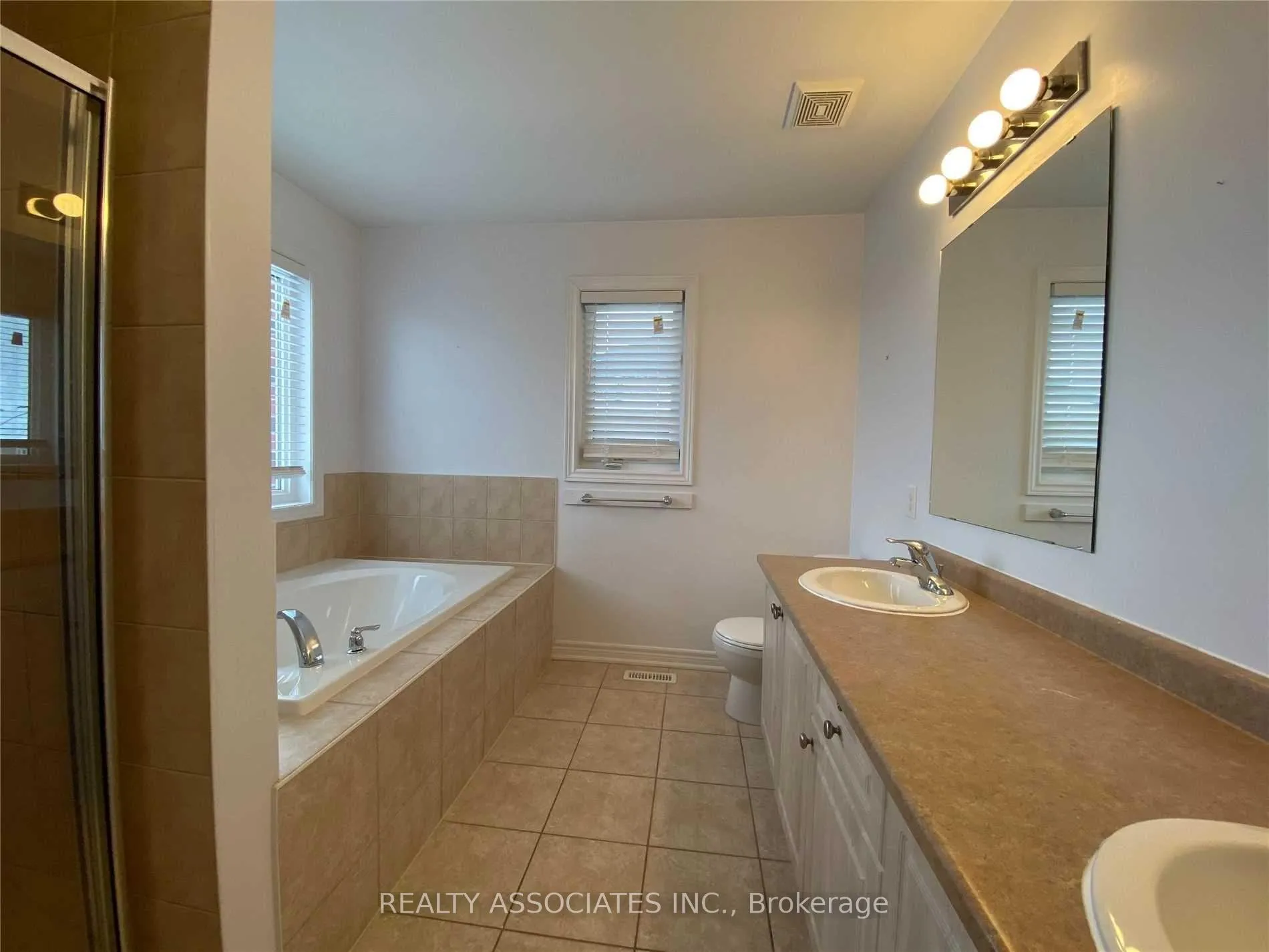Photo 8 of 120 Spring Farm Road, Aurora, Bayview Wellington — HOMEH