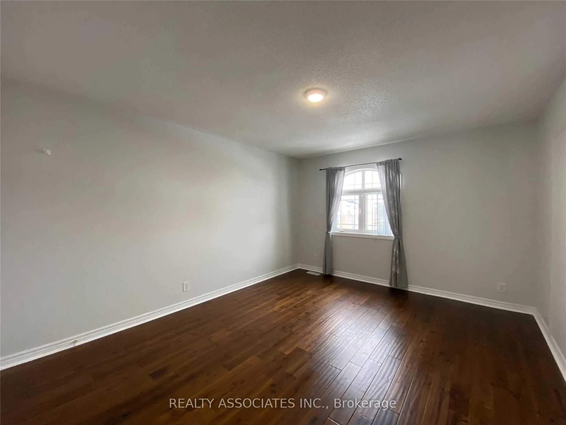 Photo 9 of 120 Spring Farm Road, Aurora, Bayview Wellington — HOMEH