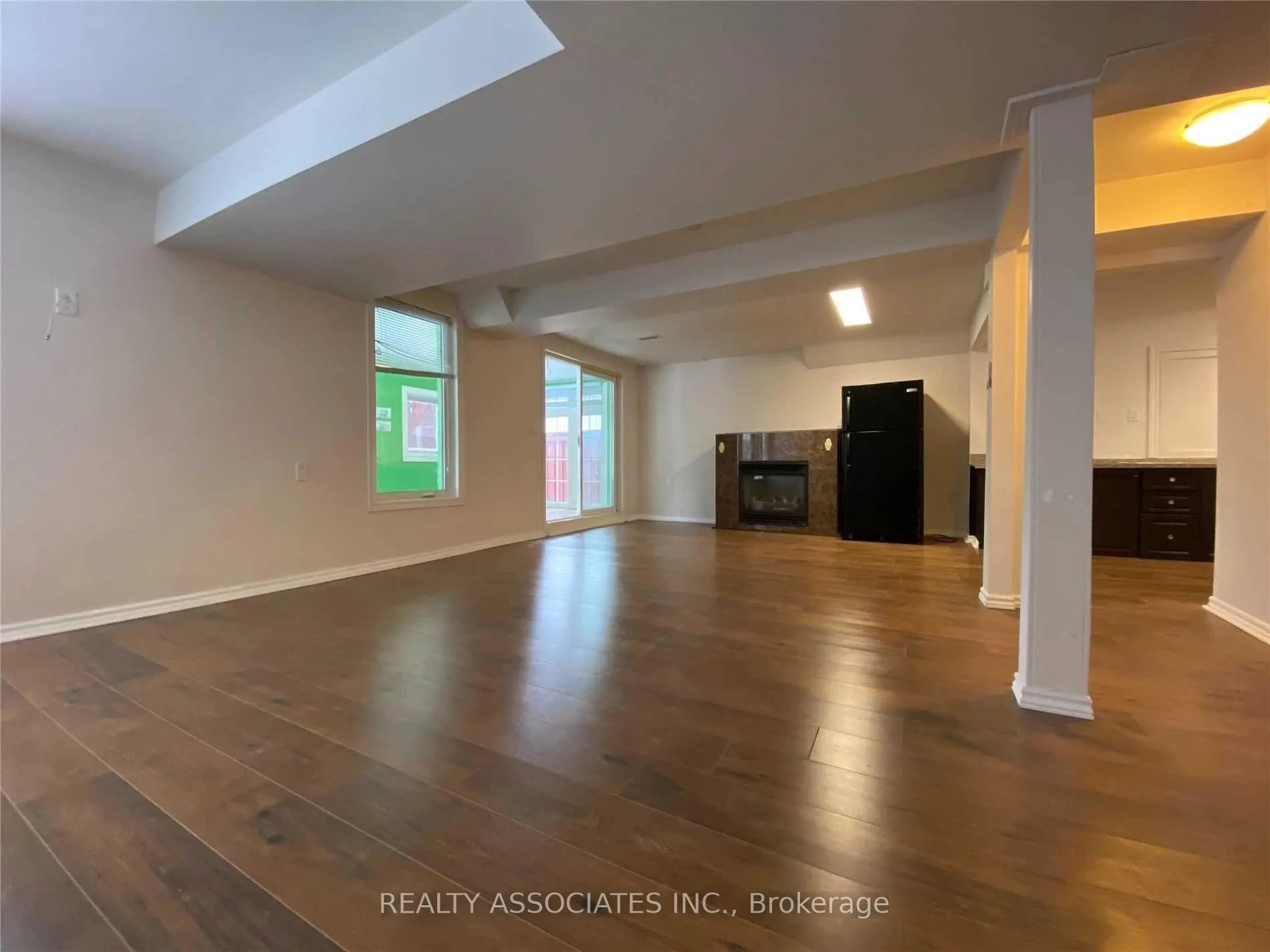 Photo 10 of 120 Spring Farm Road, Aurora, Bayview Wellington — HOMEH