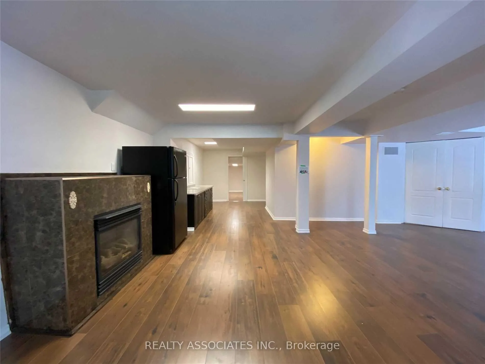 Photo 11 of 120 Spring Farm Road, Aurora, Bayview Wellington — HOMEH
