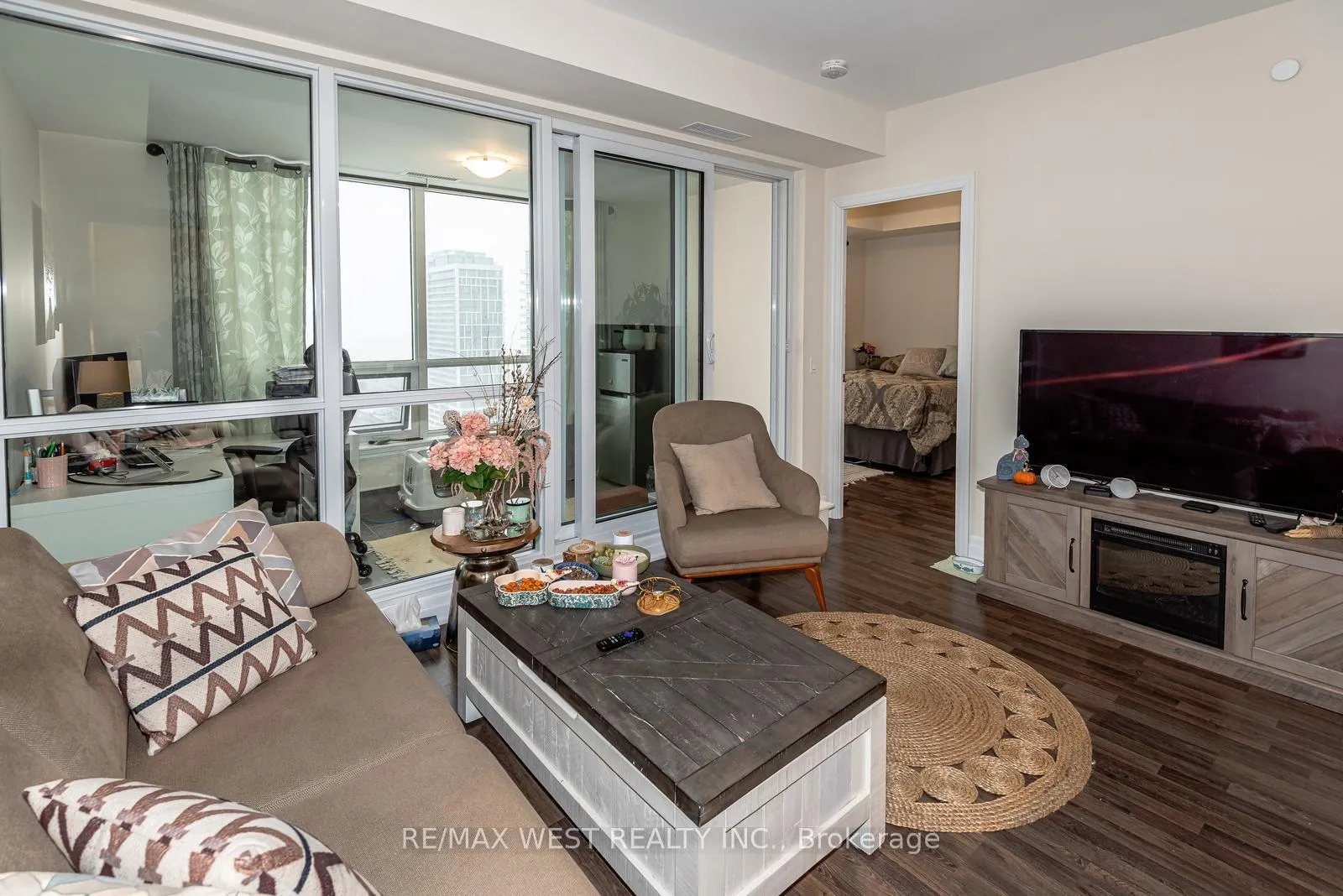 Photo 4 of Unit 2206, 9075 Jane Street, Vaughan, Concord — HOMEH