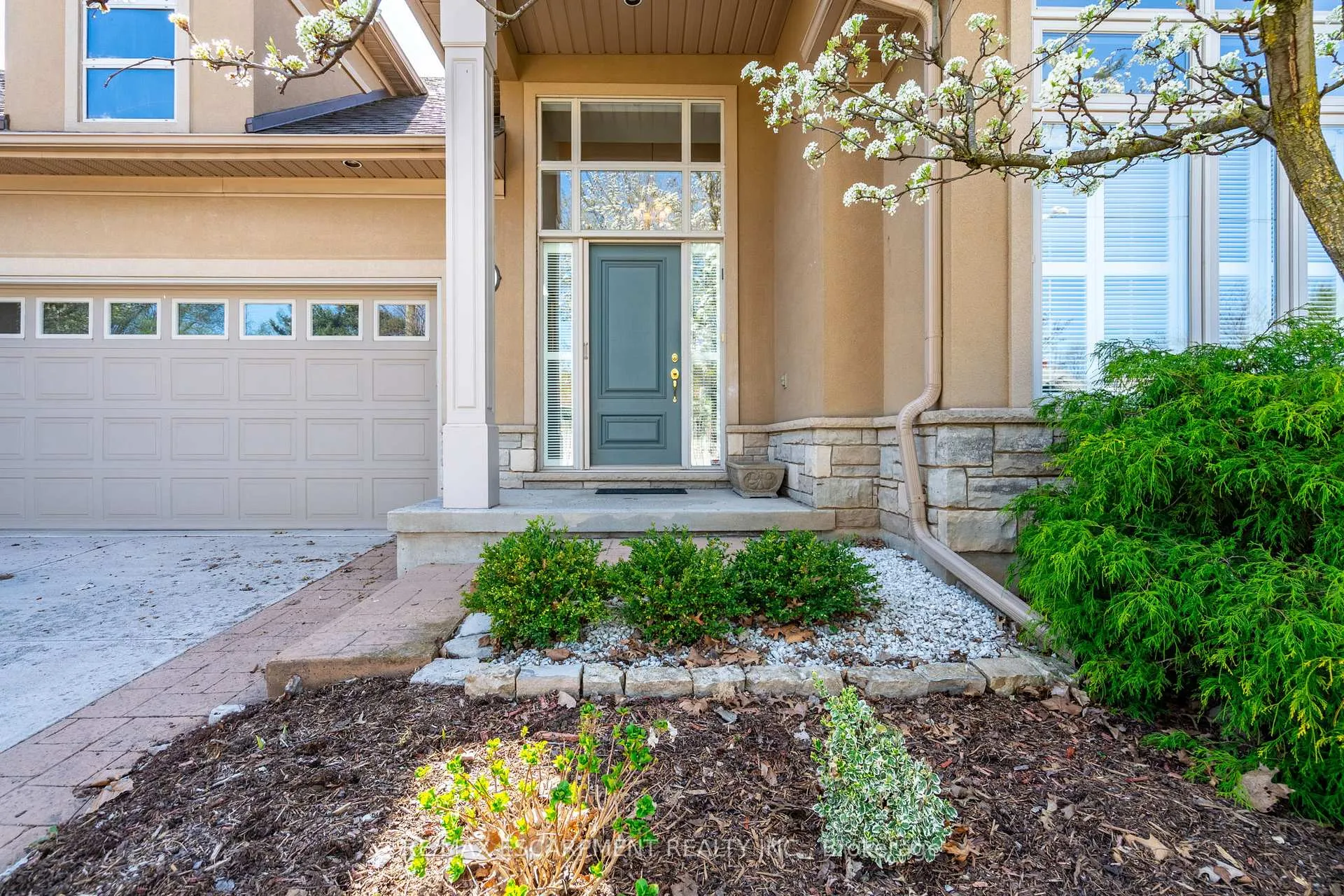 Photo 2 of Unit 4, 165 Glendale Avenue, St. Catharines, Glendale/Glenridge — HOMEH