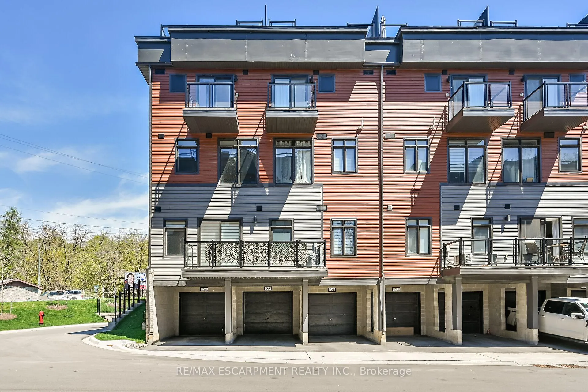 Photo 3 of Unit 35, 2 Willow Street, Brant, Paris — HOMEH