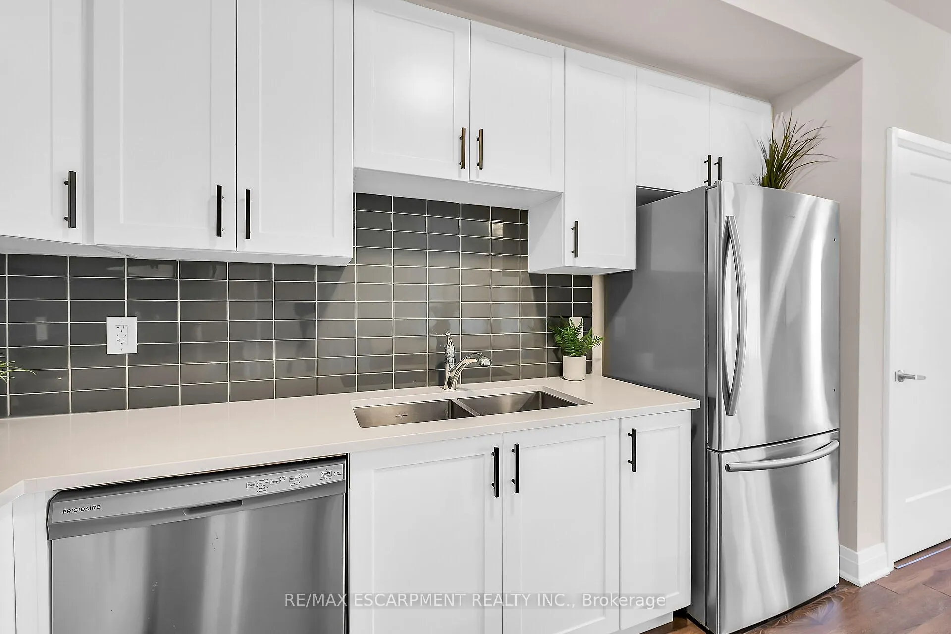 Photo 15 of Unit 35, 2 Willow Street, Brant, Paris — HOMEH