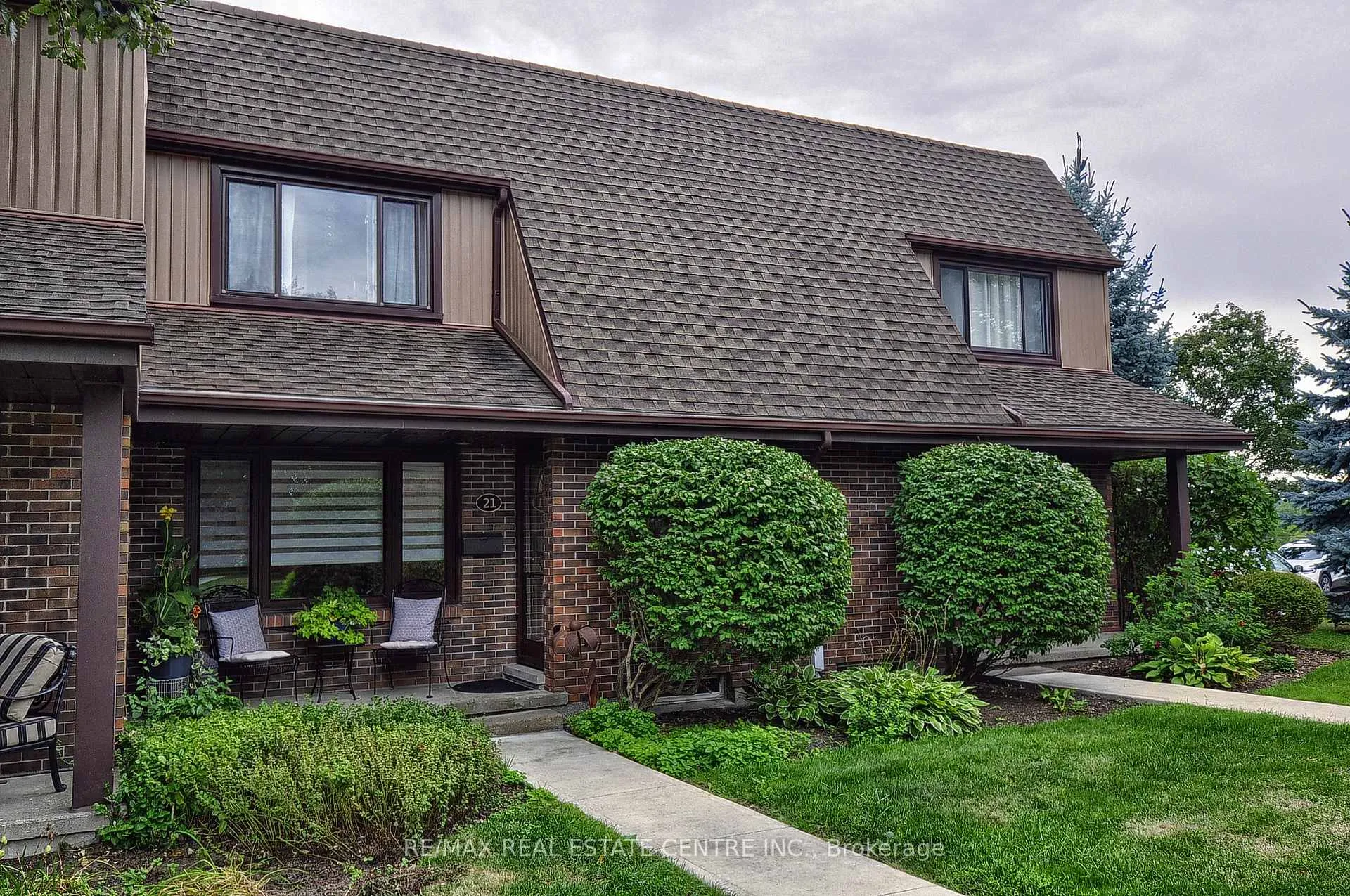 Photo 2 of 279 Sandowne Drive, Waterloo — HOMEH