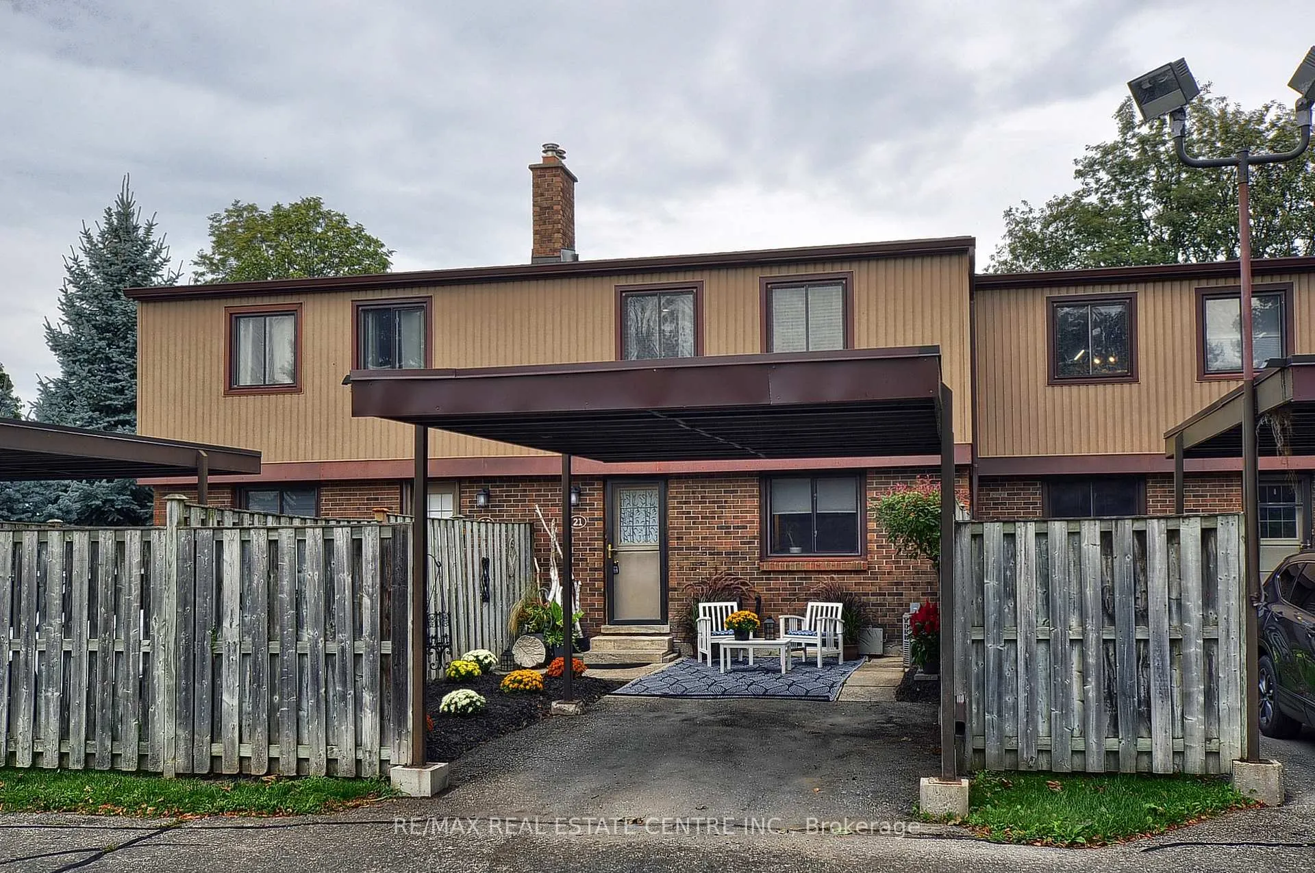 Photo 3 of 279 Sandowne Drive, Waterloo — HOMEH