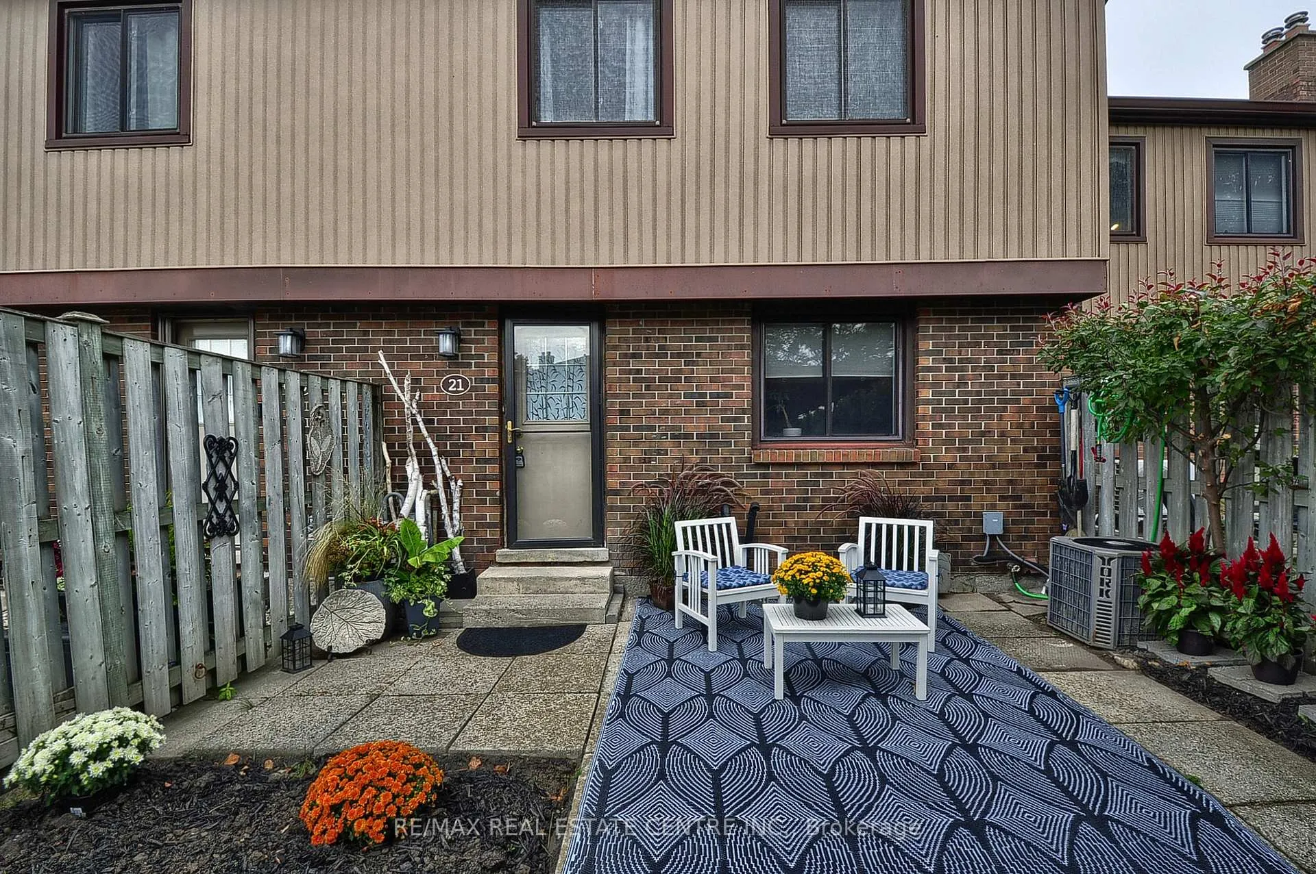 Photo 5 of 279 Sandowne Drive, Waterloo — HOMEH