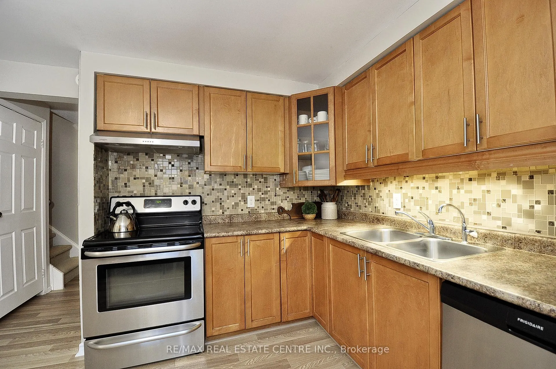 Photo 9 of 279 Sandowne Drive, Waterloo — HOMEH