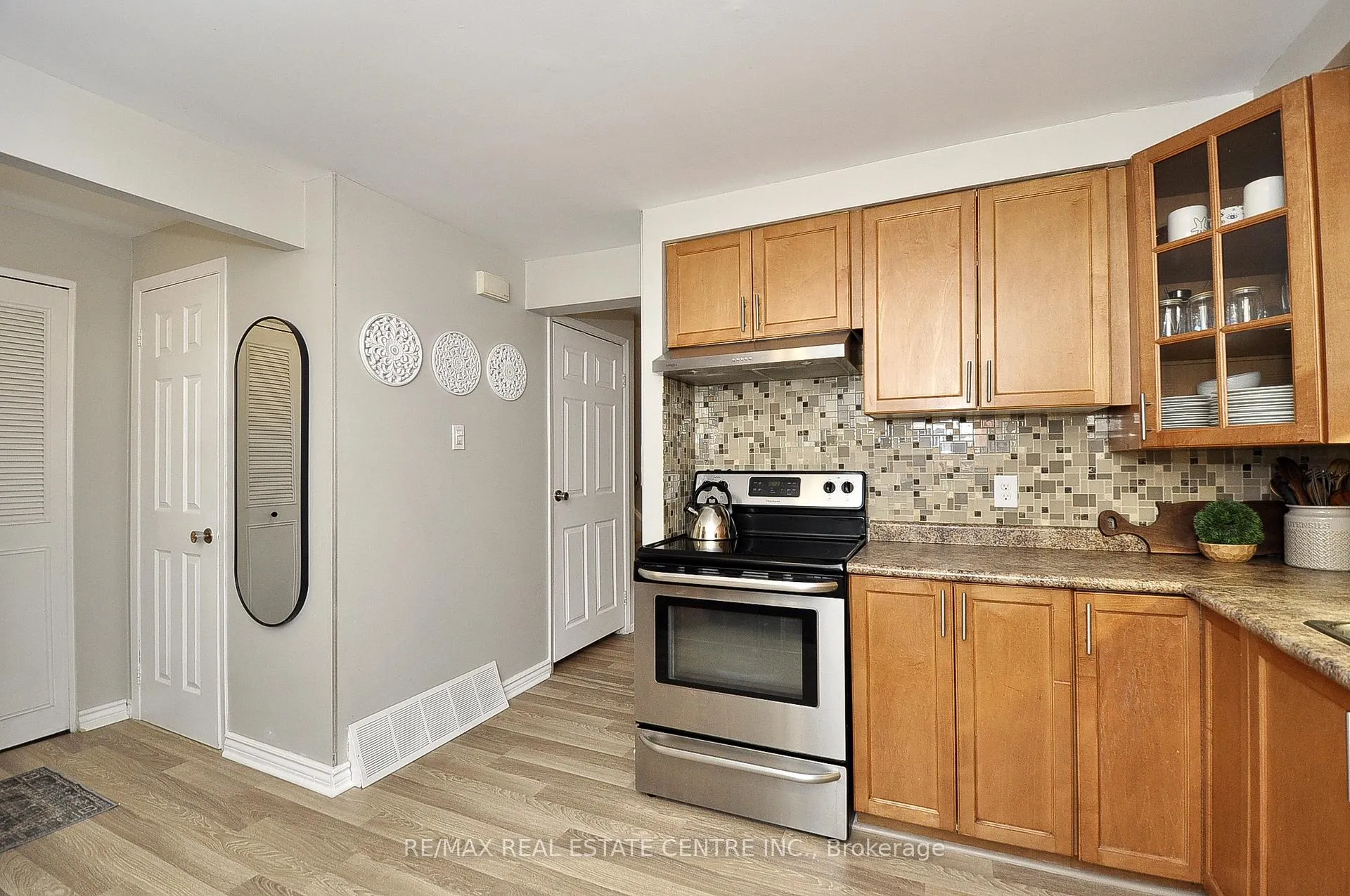Photo 10 of 279 Sandowne Drive, Waterloo — HOMEH