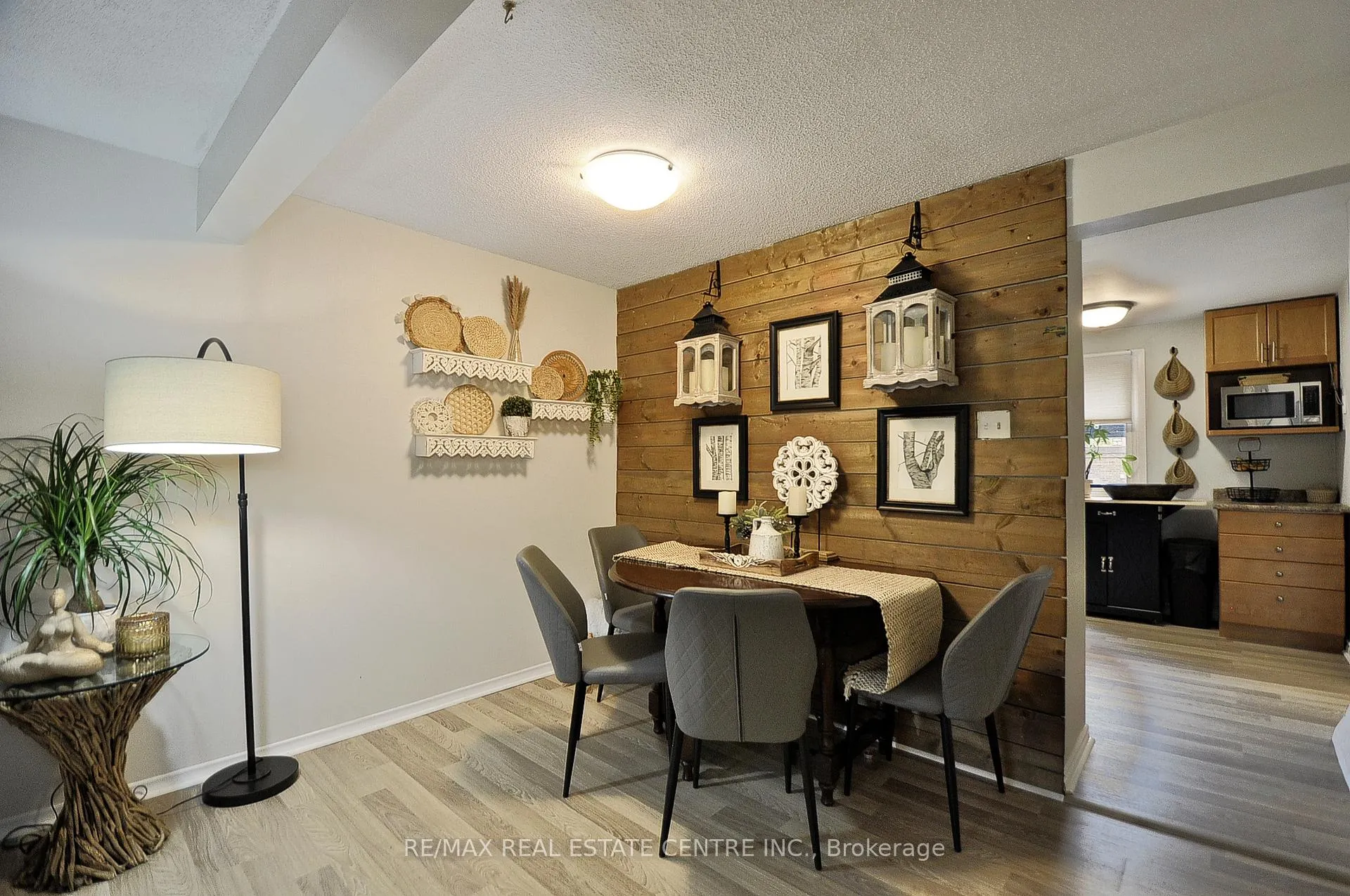 Photo 11 of 279 Sandowne Drive, Waterloo — HOMEH