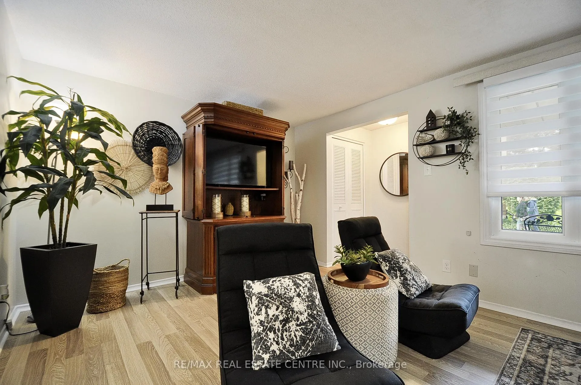Photo 17 of 279 Sandowne Drive, Waterloo — HOMEH