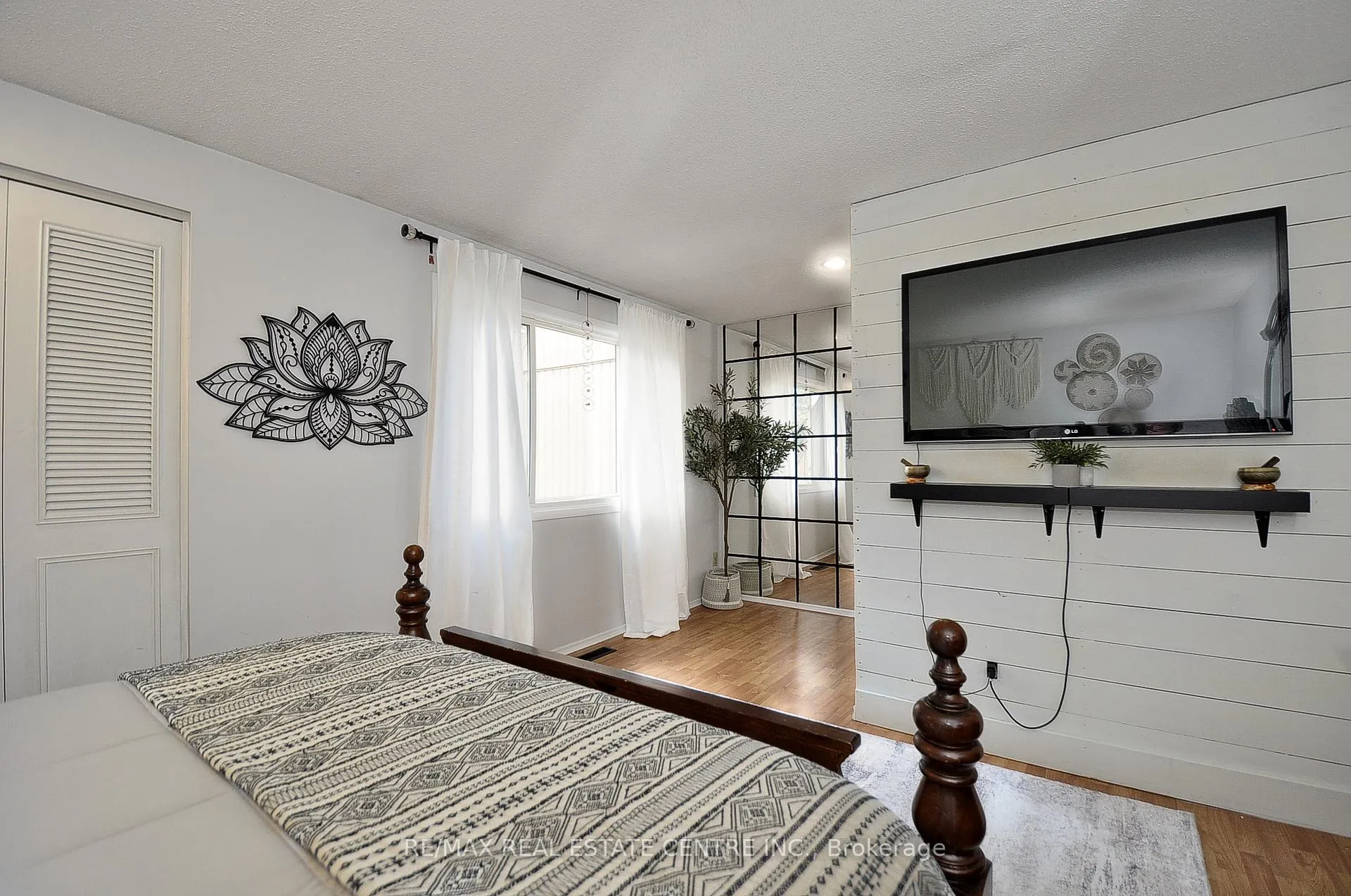 Photo 21 of 279 Sandowne Drive, Waterloo — HOMEH