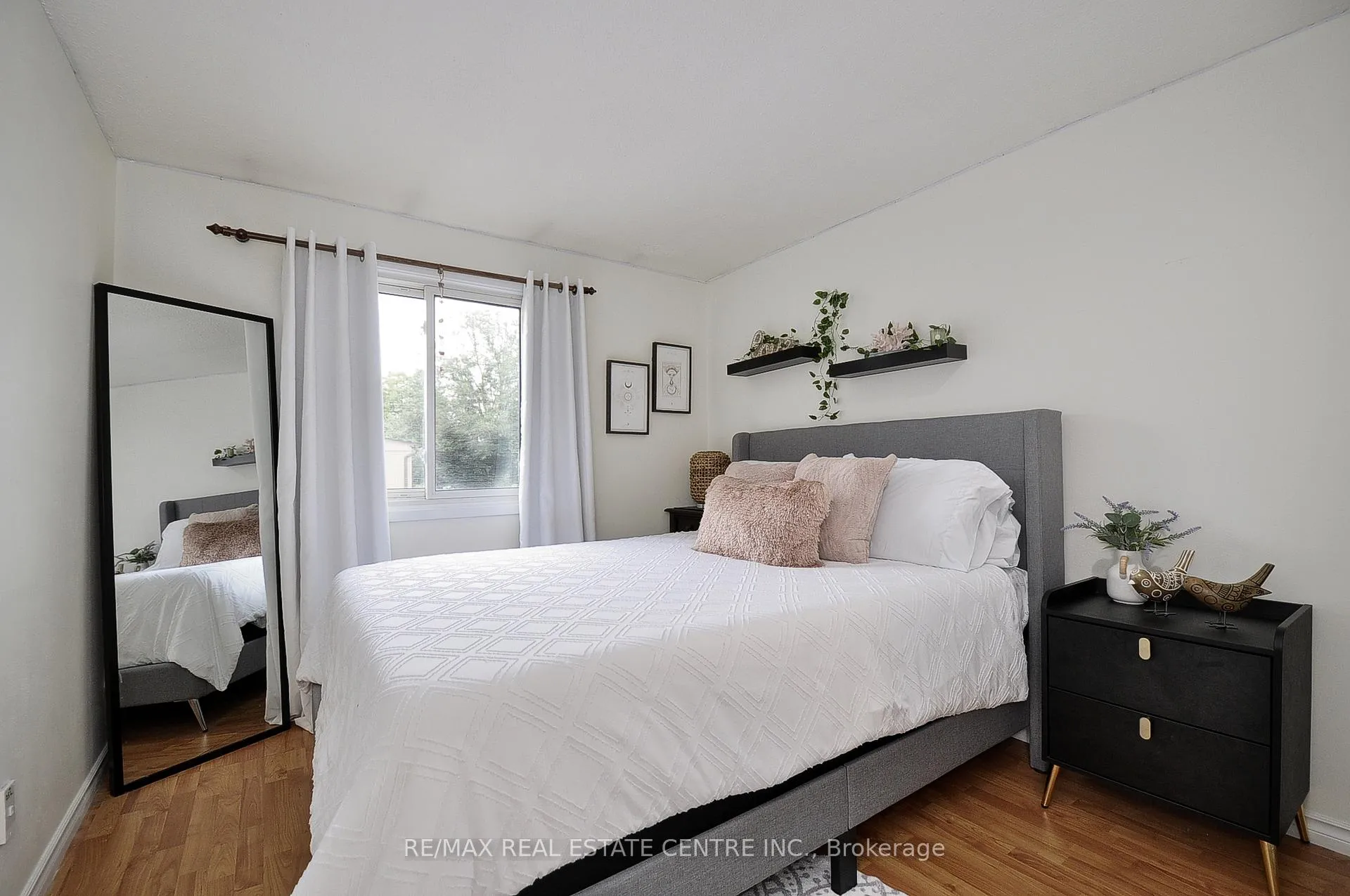 Photo 23 of 279 Sandowne Drive, Waterloo — HOMEH