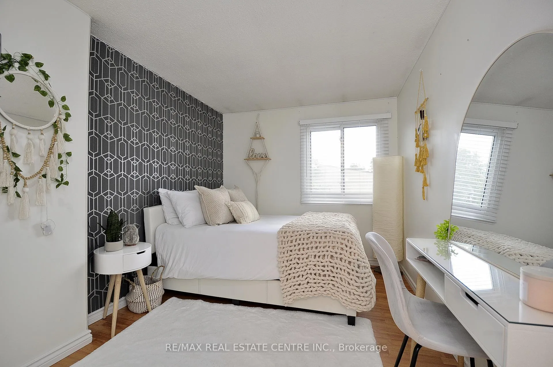 Photo 24 of 279 Sandowne Drive, Waterloo — HOMEH