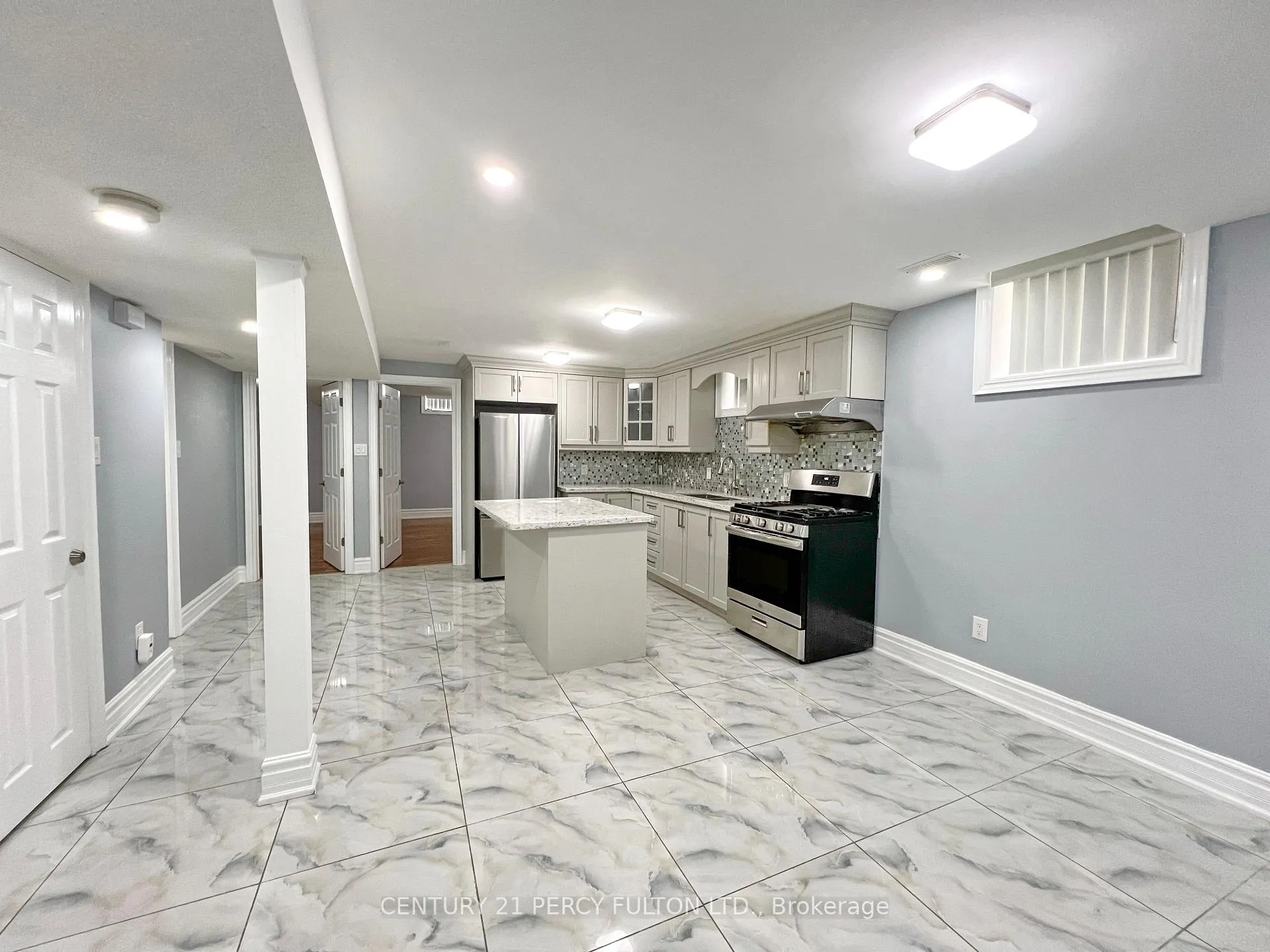 Photo 4 of 63 Mindy Crescent, Markham, Middlefield — HOMEH