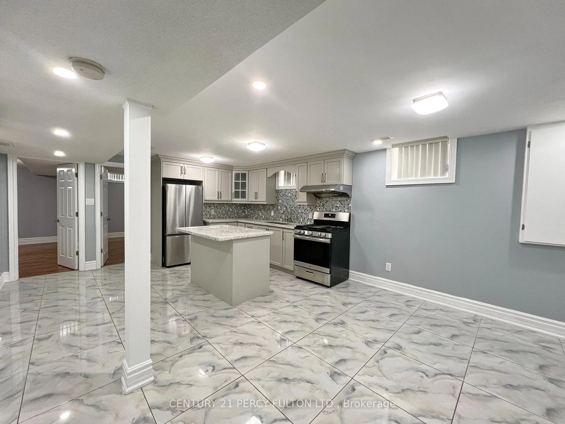 Photo 5 of 63 Mindy Crescent, Markham, Middlefield — HOMEH