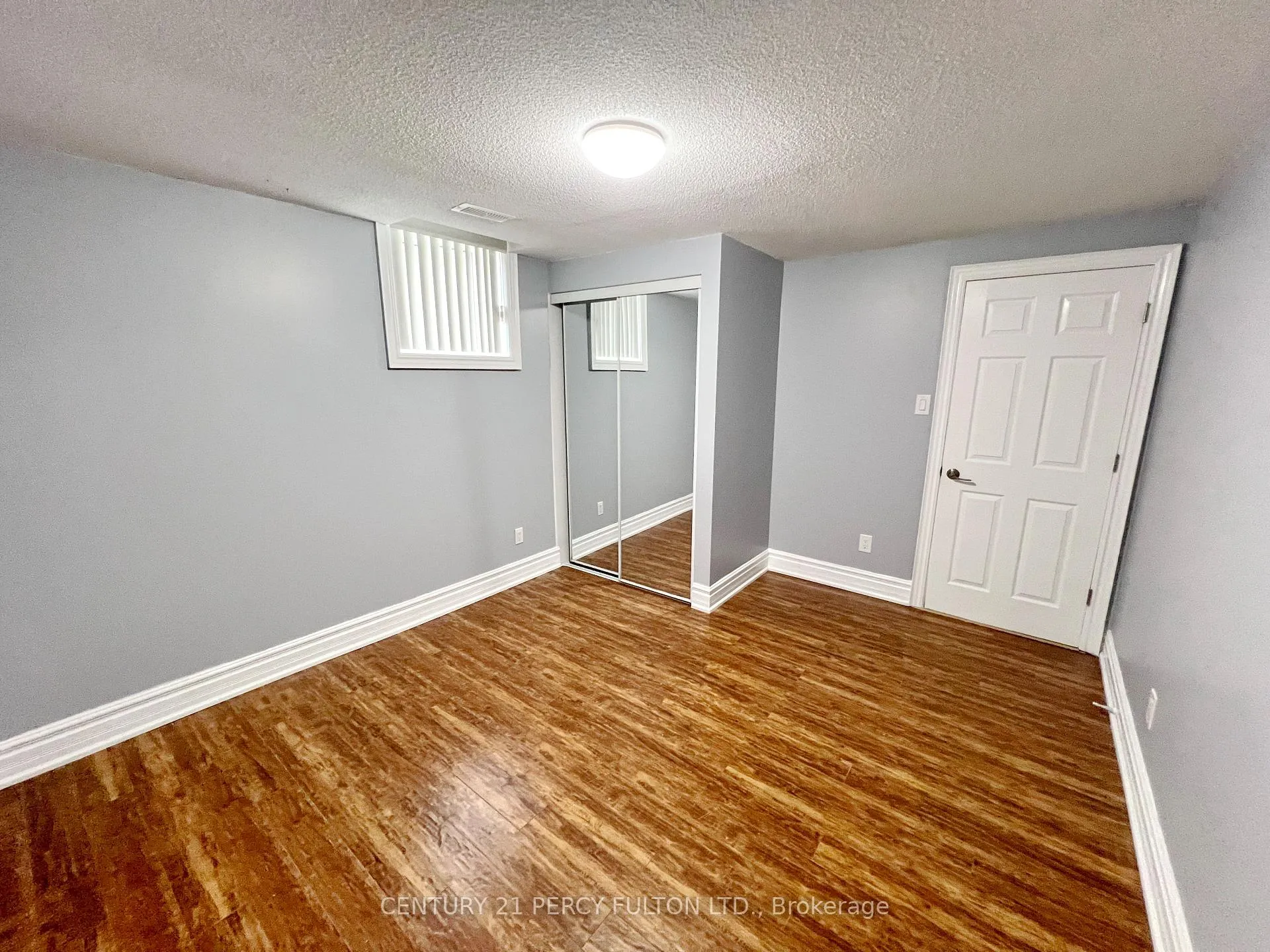 Photo 8 of 63 Mindy Crescent, Markham, Middlefield — HOMEH