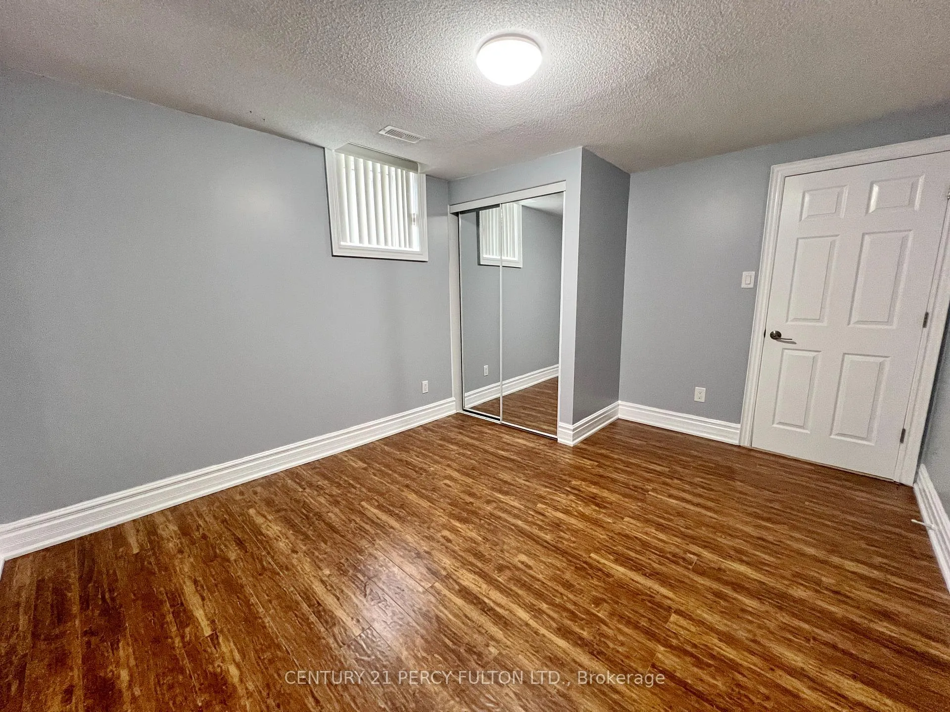Photo 9 of 63 Mindy Crescent, Markham, Middlefield — HOMEH