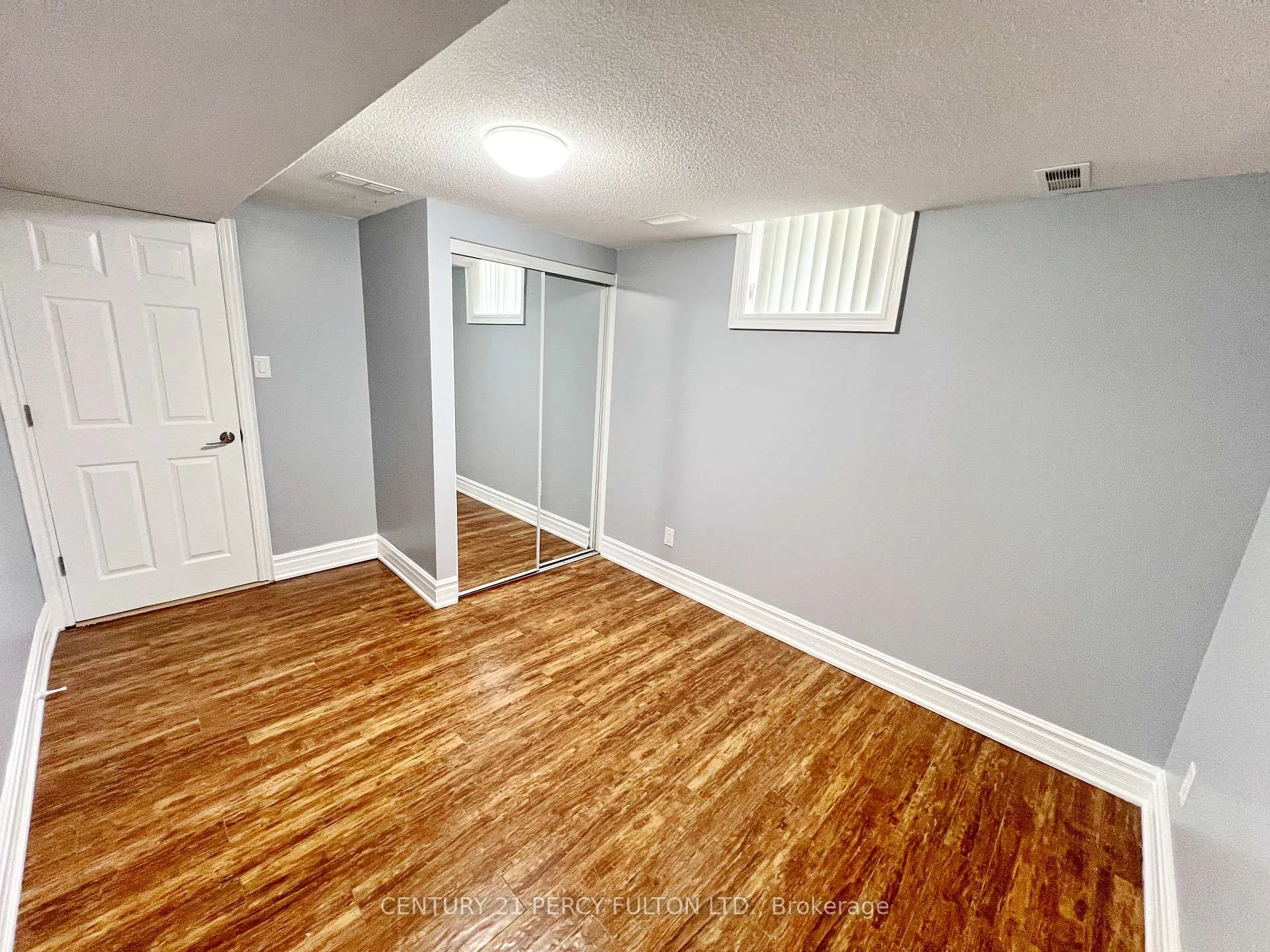 Photo 10 of 63 Mindy Crescent, Markham, Middlefield — HOMEH