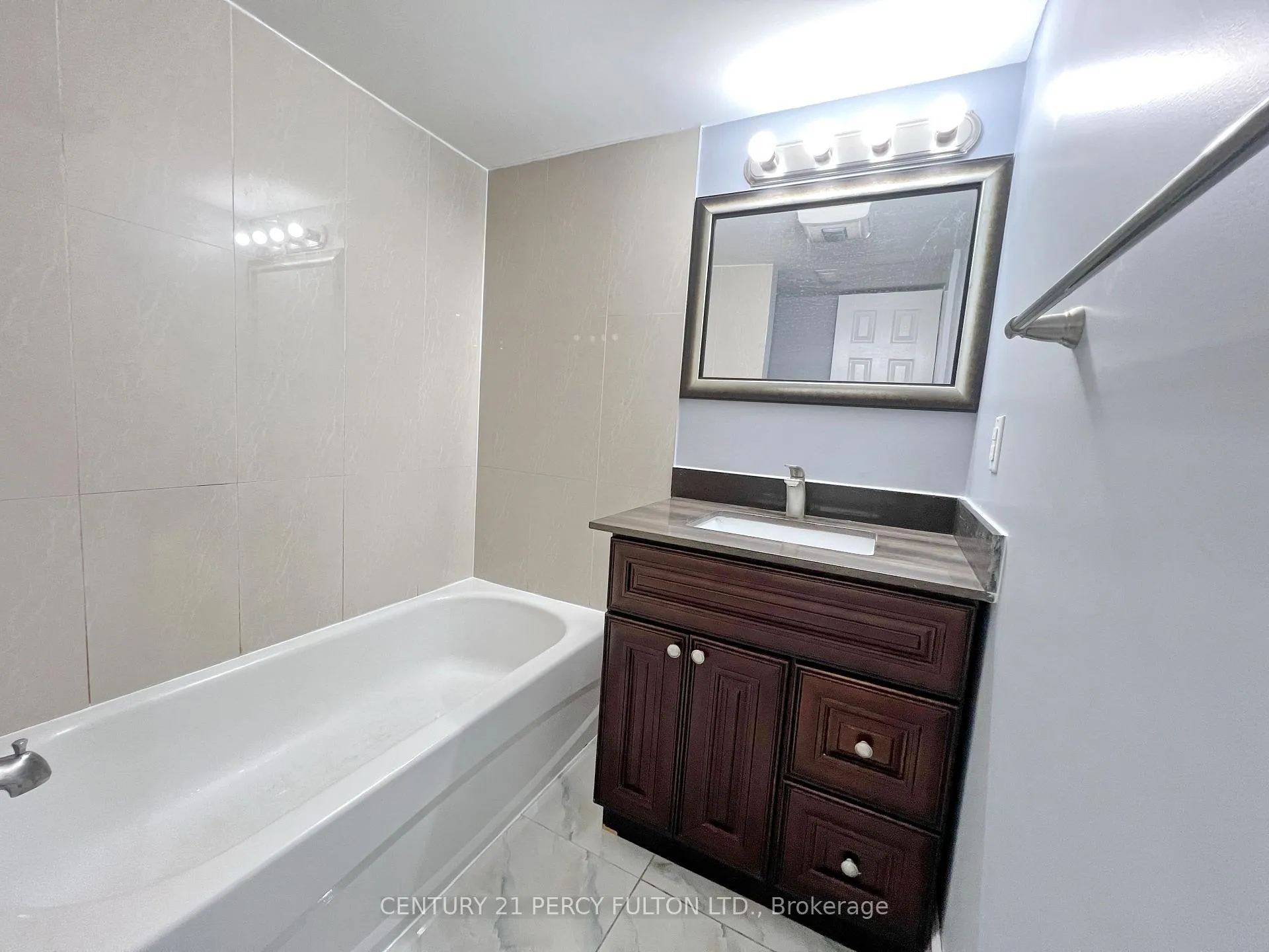 Photo 12 of 63 Mindy Crescent, Markham, Middlefield — HOMEH
