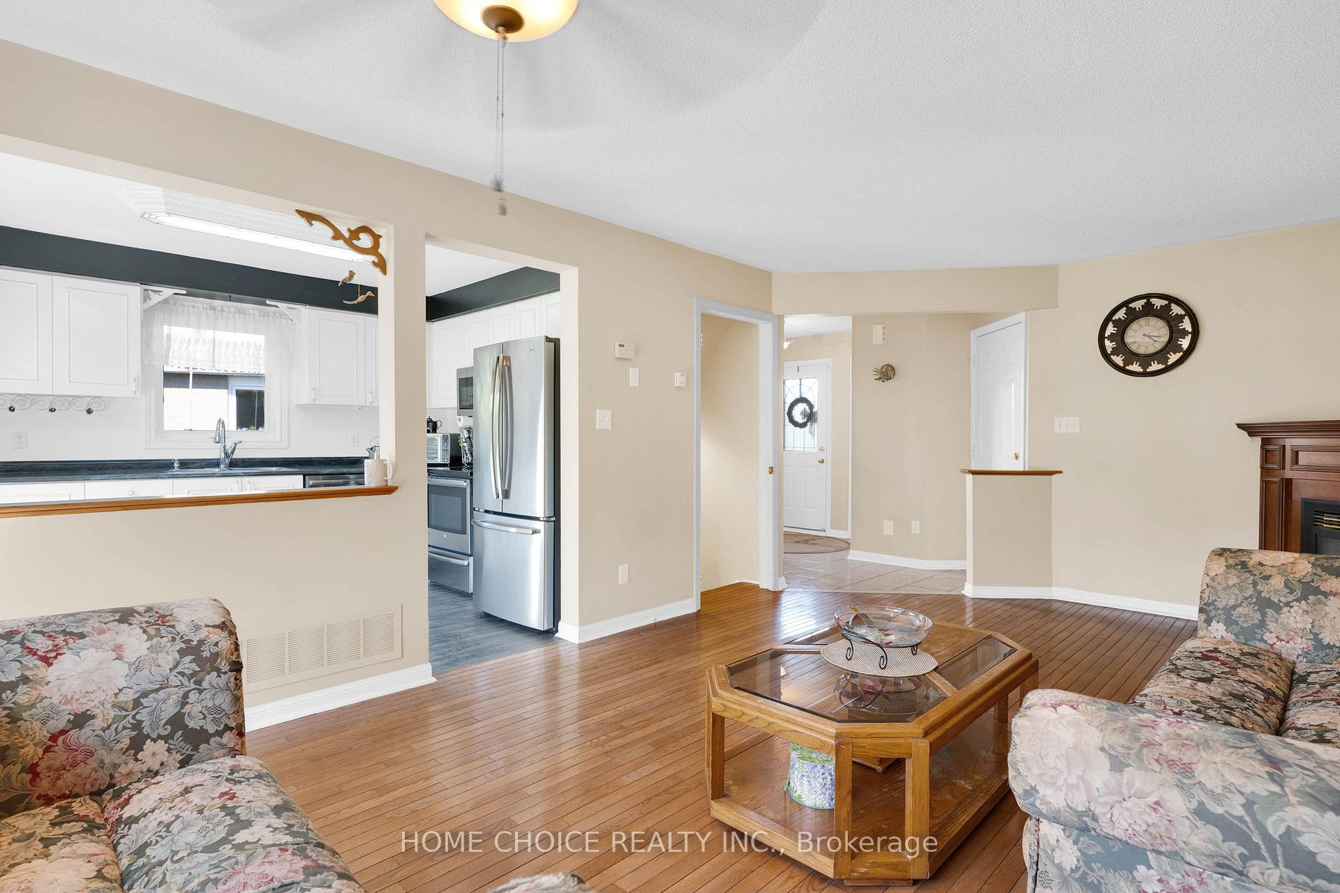 Photo 8 of 40 Aikens Crescent, Barrie, Holly — HOMEH