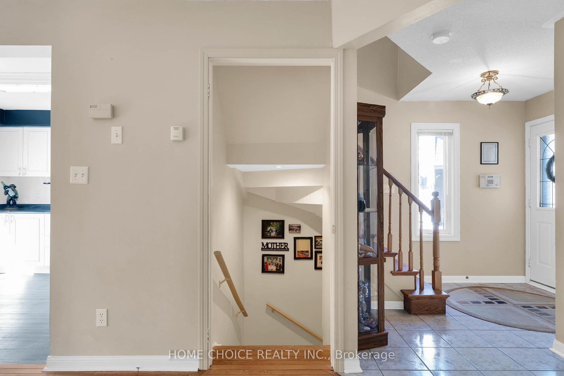 Photo 21 of 40 Aikens Crescent, Barrie, Holly — HOMEH