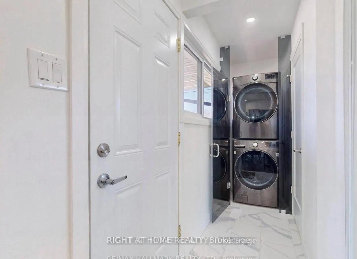 Photo 8 of 11 Jasper Drive, Aurora, Aurora Heights — HOMEH