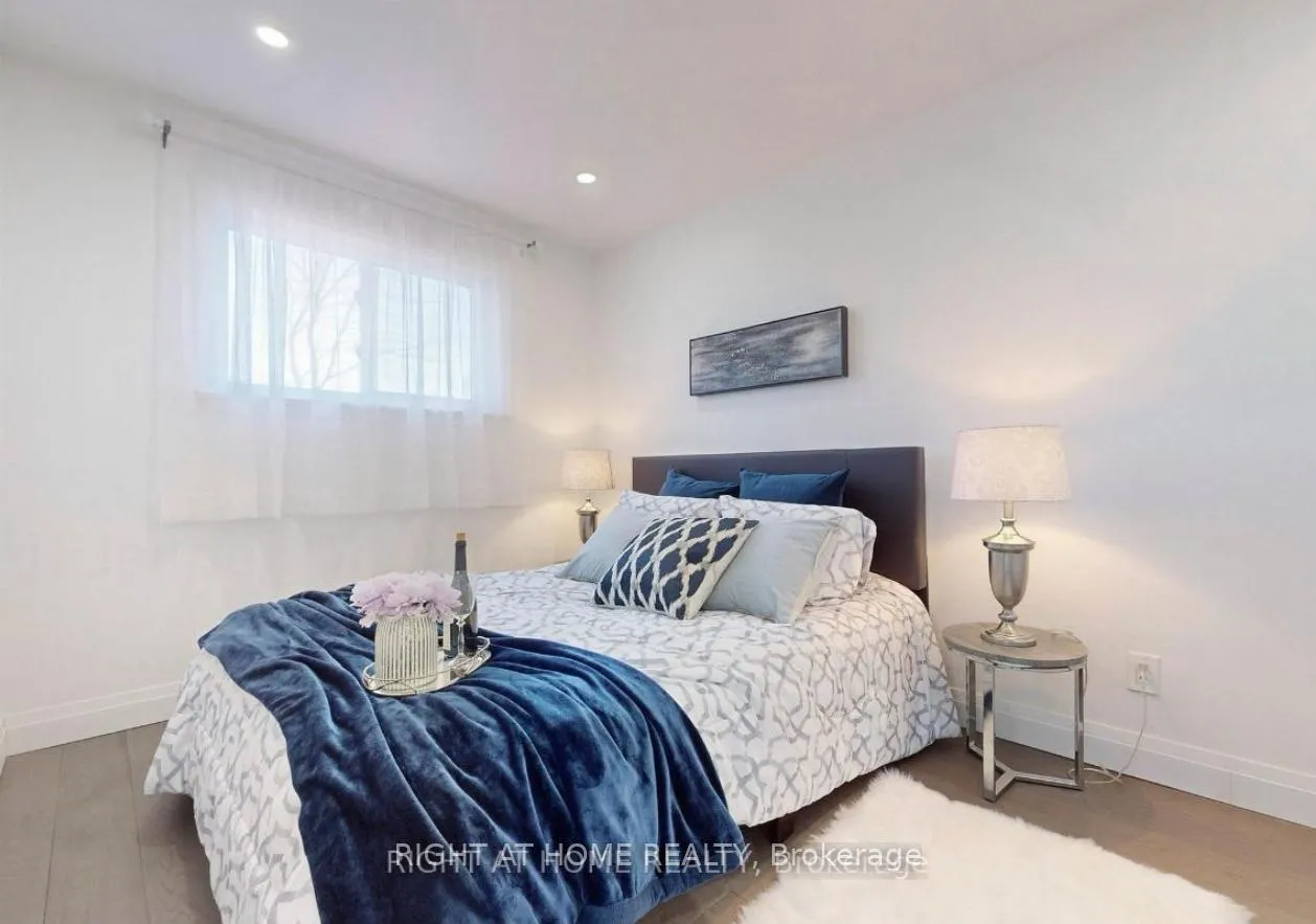 Photo 9 of 11 Jasper Drive, Aurora, Aurora Heights — HOMEH