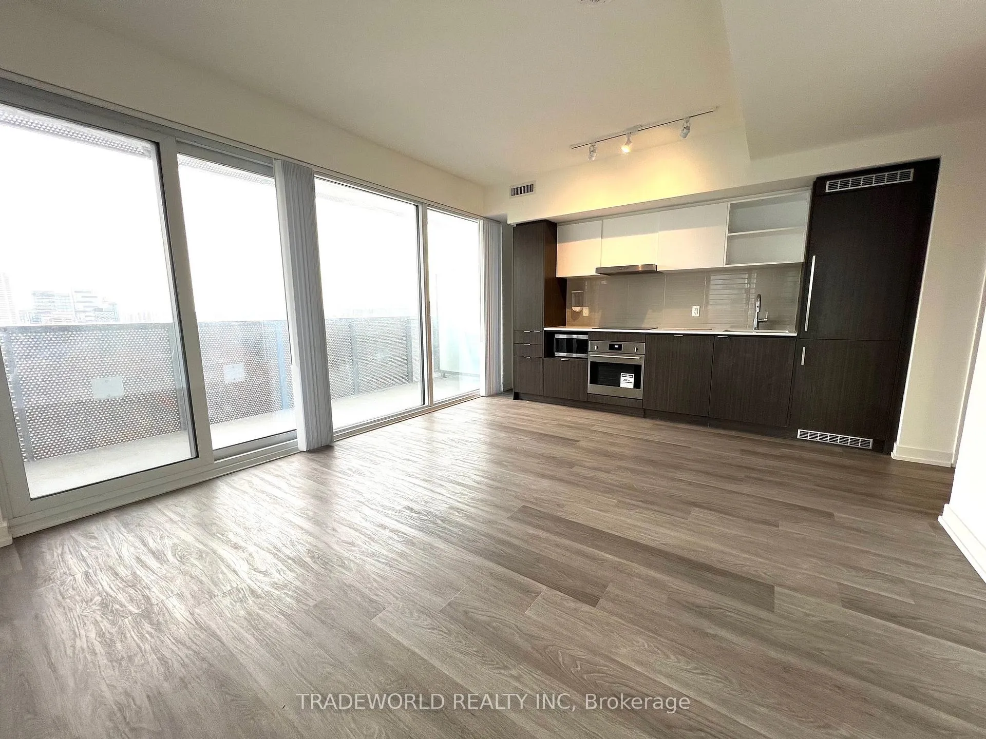 Photo 4 of Unit 3901, 55 Cooper Street, Toronto, Waterfront Communities — HOMEH