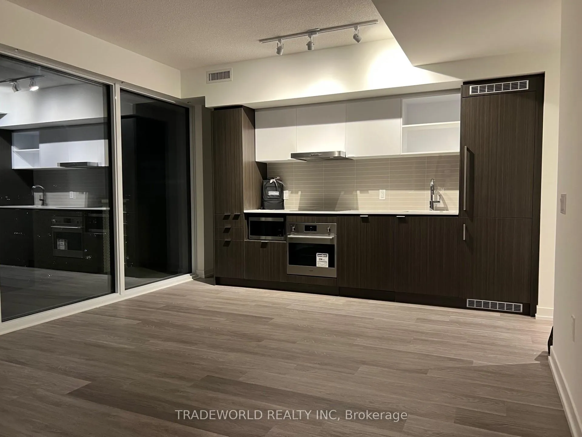 Photo 5 of Unit 3901, 55 Cooper Street, Toronto, Waterfront Communities — HOMEH