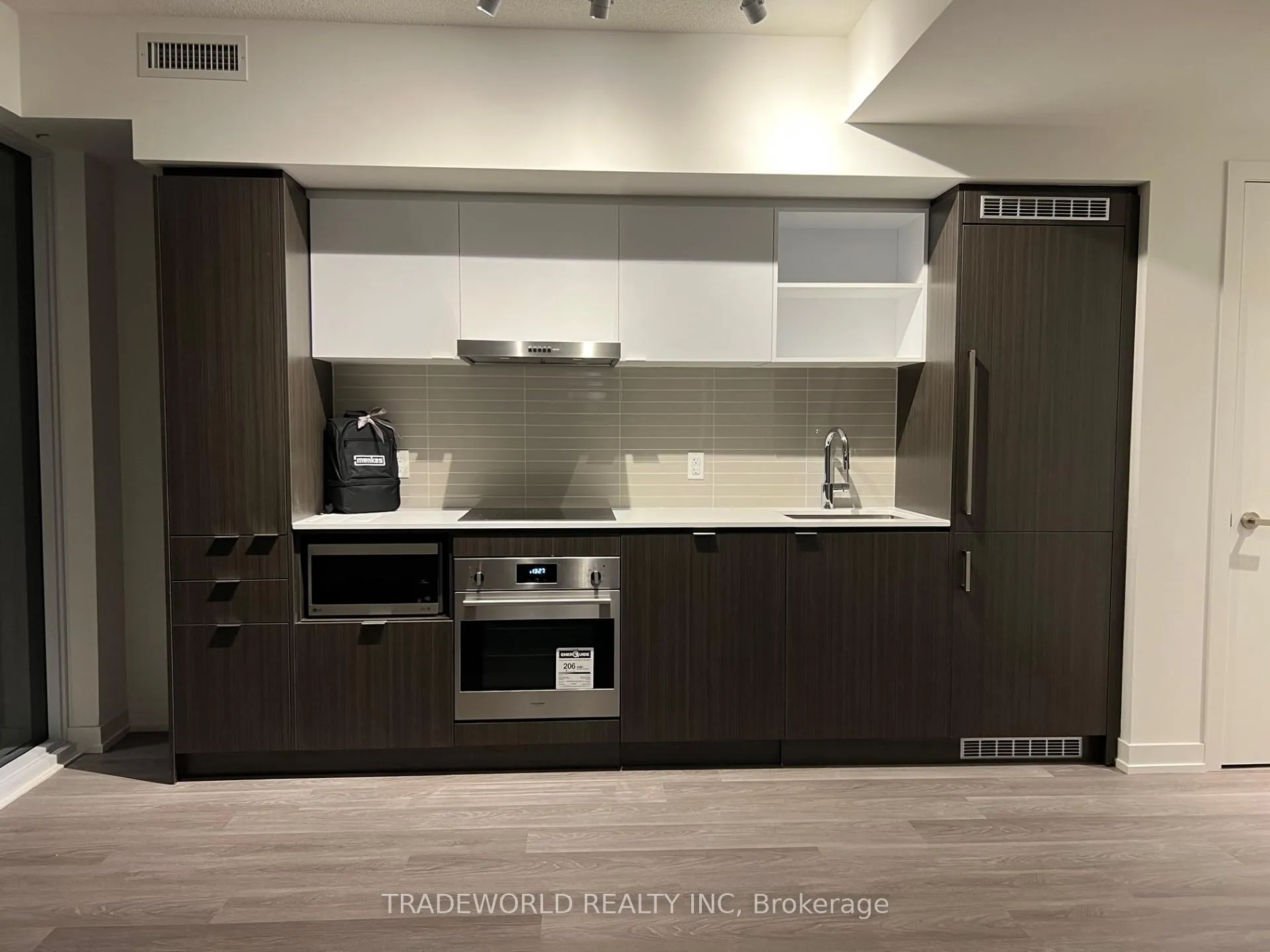 Photo 6 of Unit 3901, 55 Cooper Street, Toronto, Waterfront Communities — HOMEH