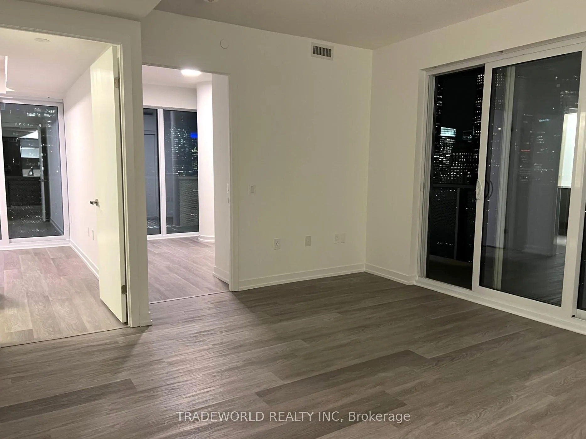 Photo 7 of Unit 3901, 55 Cooper Street, Toronto, Waterfront Communities — HOMEH