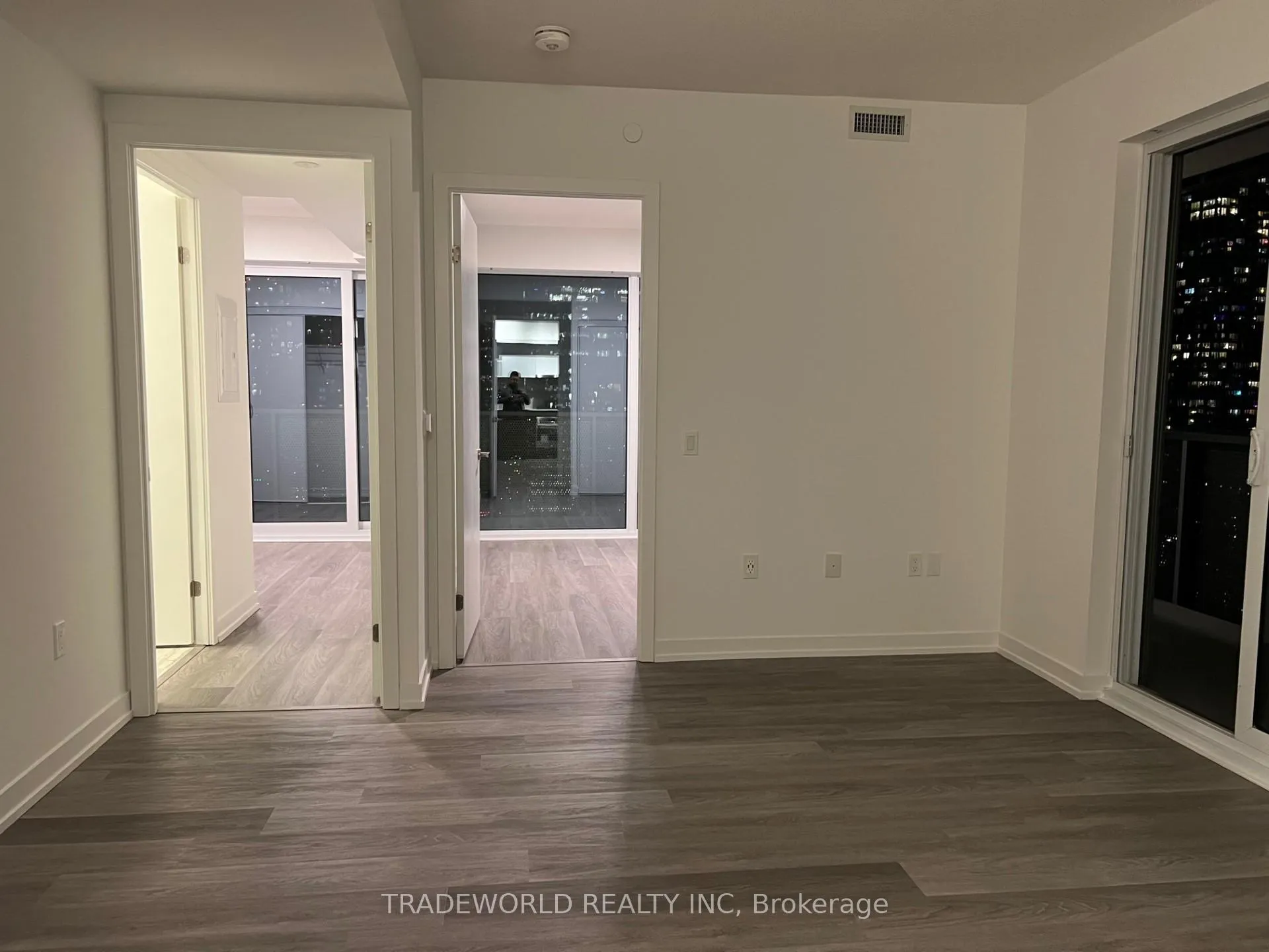 Photo 8 of Unit 3901, 55 Cooper Street, Toronto, Waterfront Communities — HOMEH